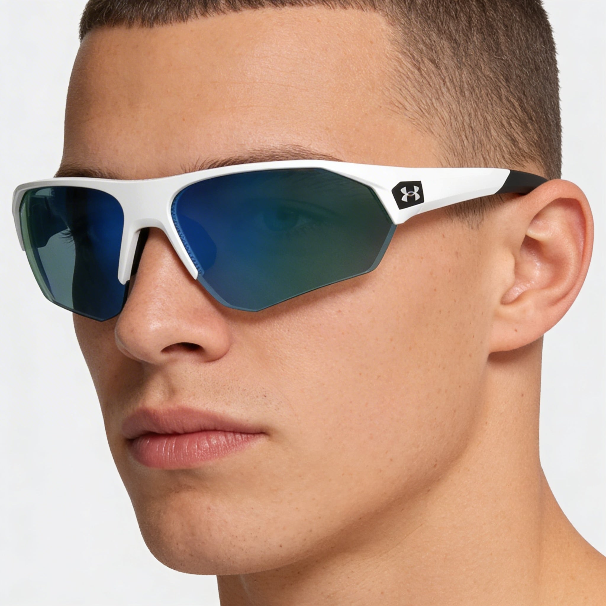 Gafas de sol unisex Under Armour Playmaker Wrap, armazón blanco y negro, lentes verdes multicapa no polarizadas, protección UV, 72 mm, Photo 4