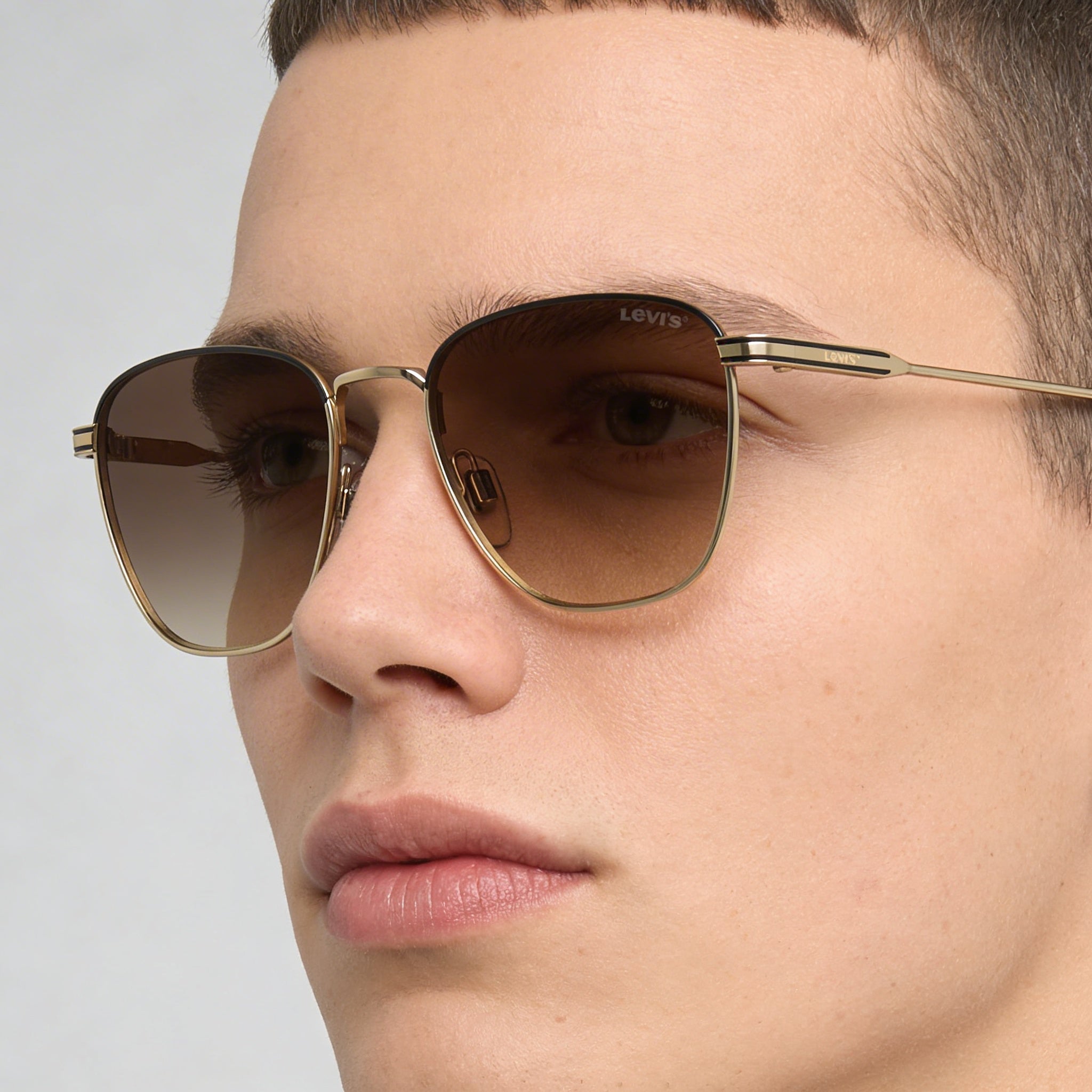 Gafas de sol unisex Levi's Lv 1016/S, montura de acero inoxidable dorada con degradado marrón, protección UV, 52 mm, Photo 3