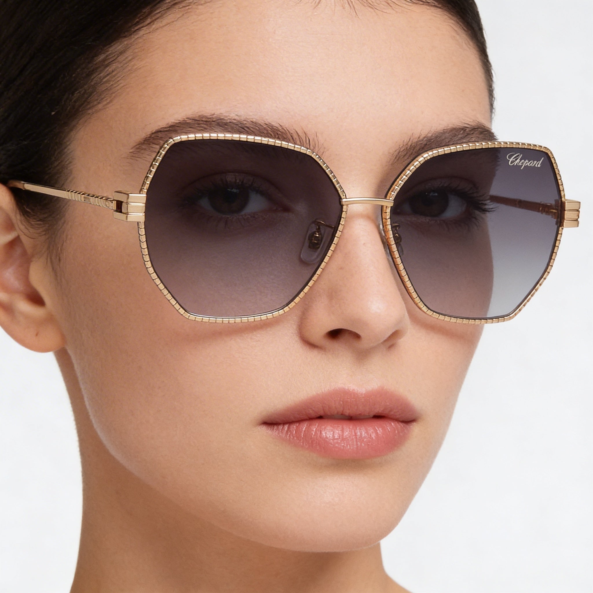 Gafas de sol Chopard casuales para mujer, marco de titanio y oro rosa, lentes no polarizadas con protección UV y degradado de humo de 59 mm, Photo 4