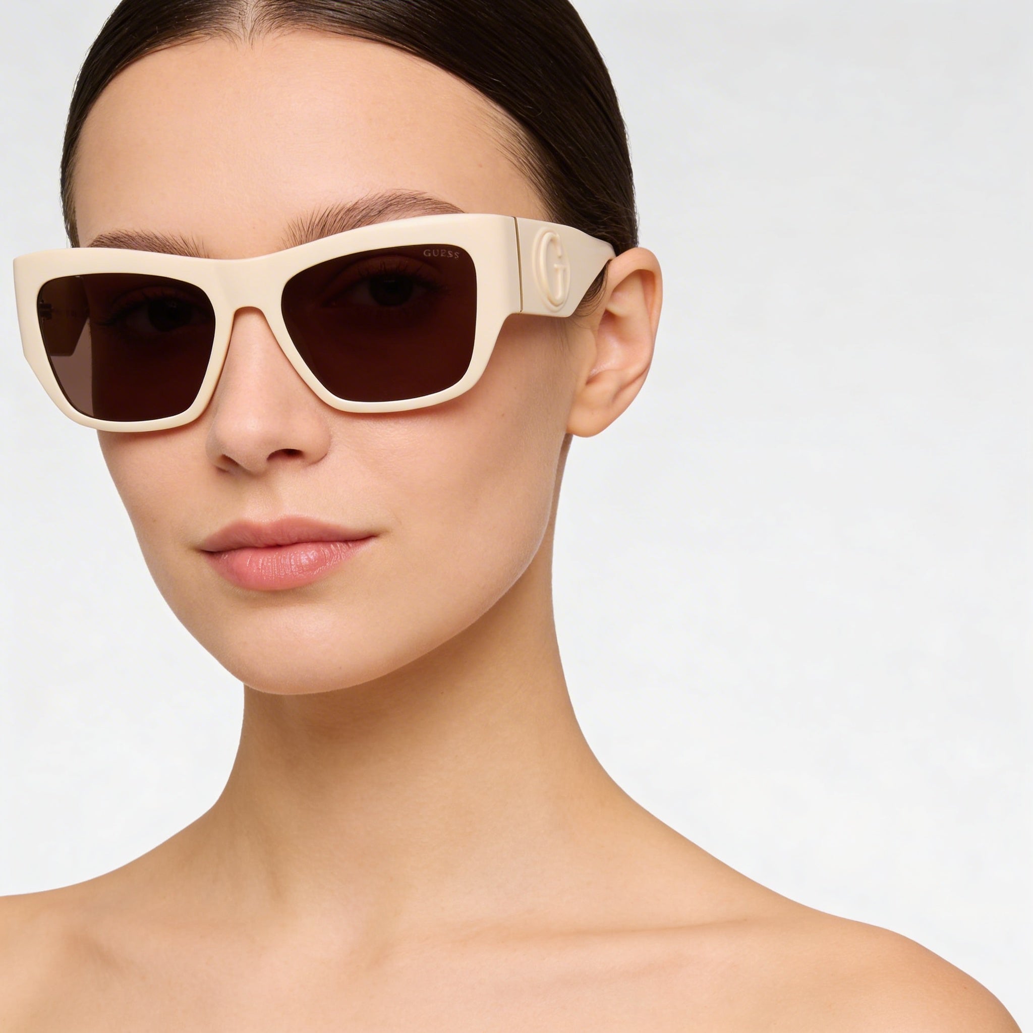 GUESS GU00252 Gafas de sol de plástico para mujer, 100% protección UVA y UVB, marfil con lentes moradas, 54 mm, Photo 4