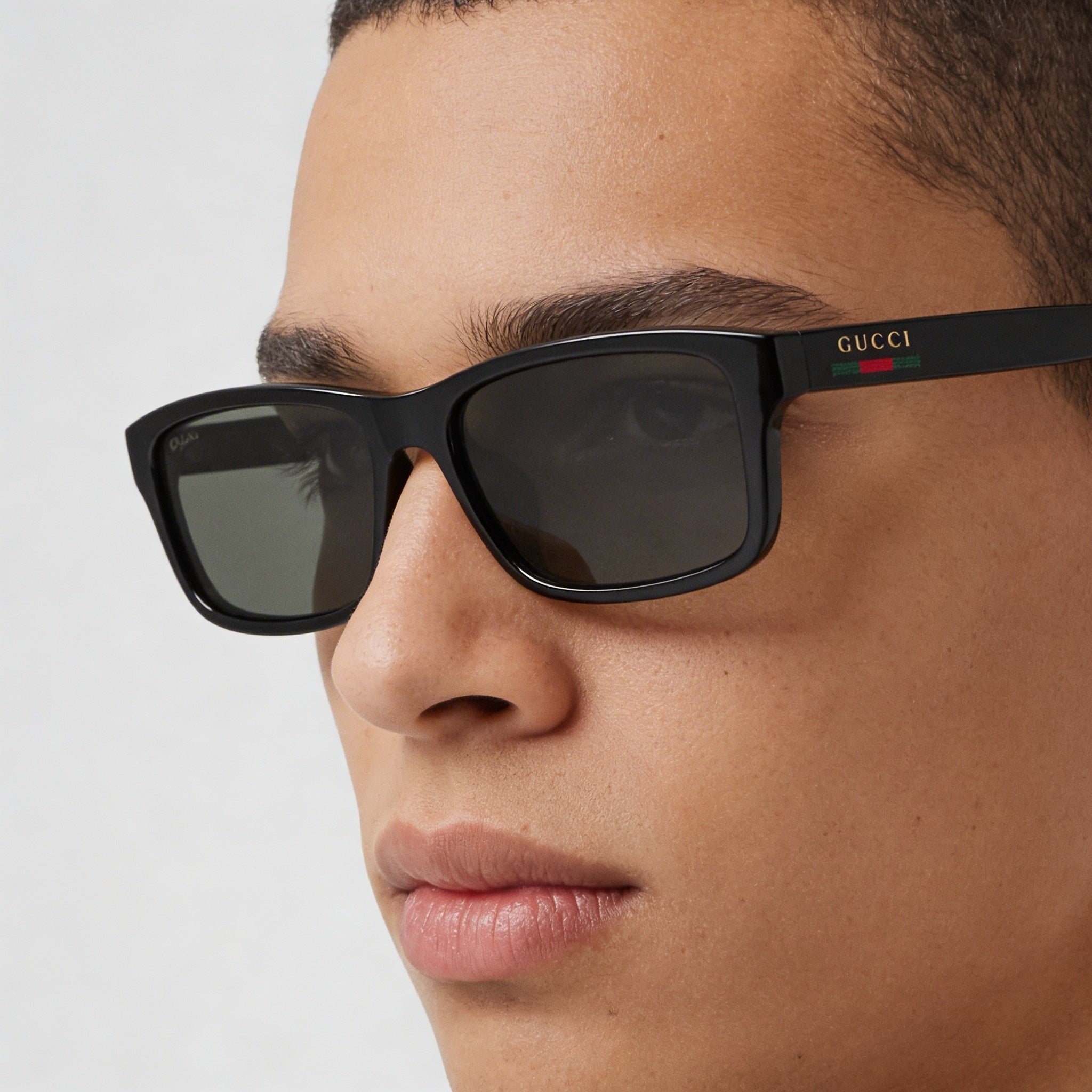 Gafas de sol unisex modernas Gucci con montura negra y lentes negras, puente 18 mm, patillas 145 mm, Photo 4