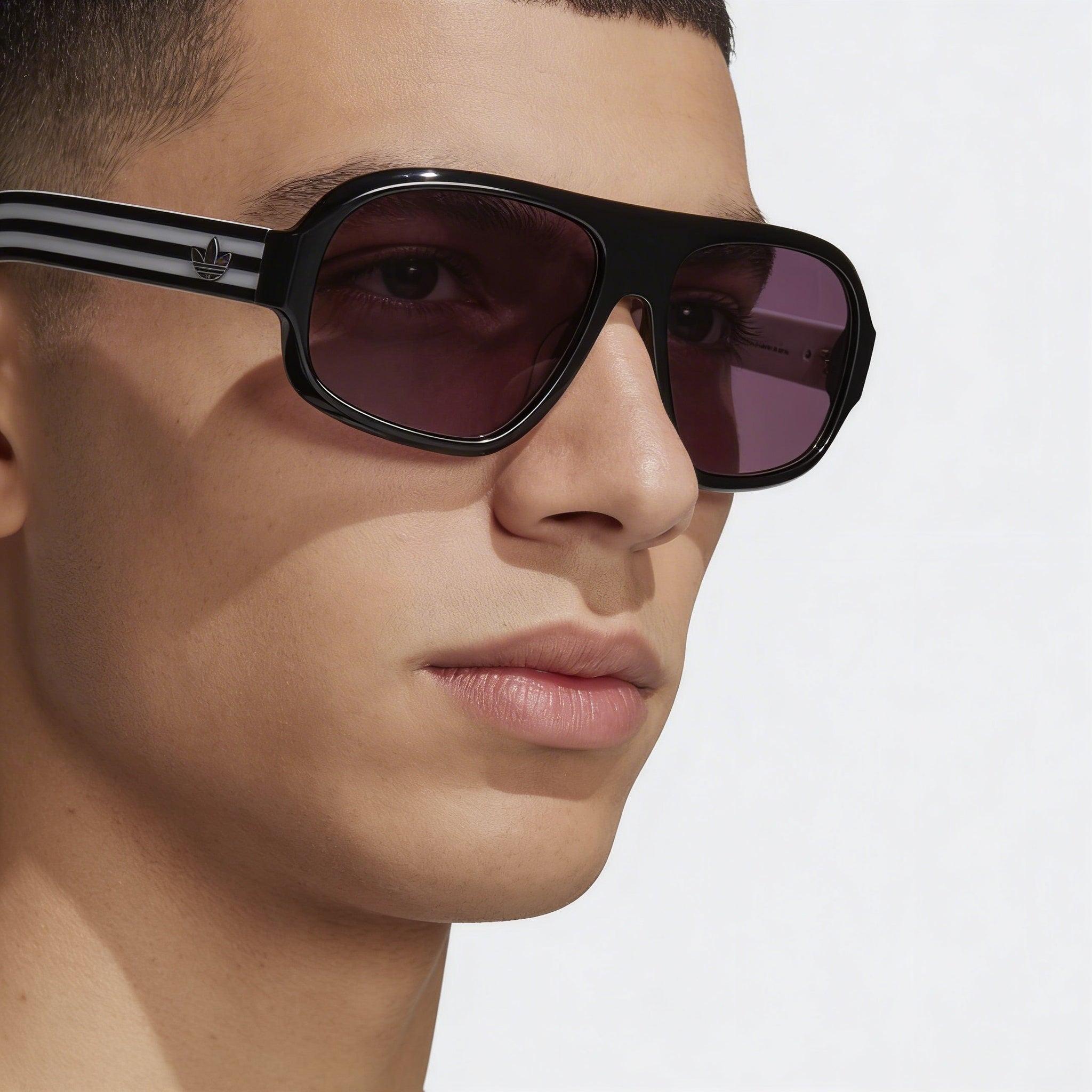 Adidas Originals Gafas de Sol Casuales para Hombre, Armazón de Plástico Negro Brillante, Lentes Ahumadas No Polarizadas, Protección UV 400, 59mm, Photo 4