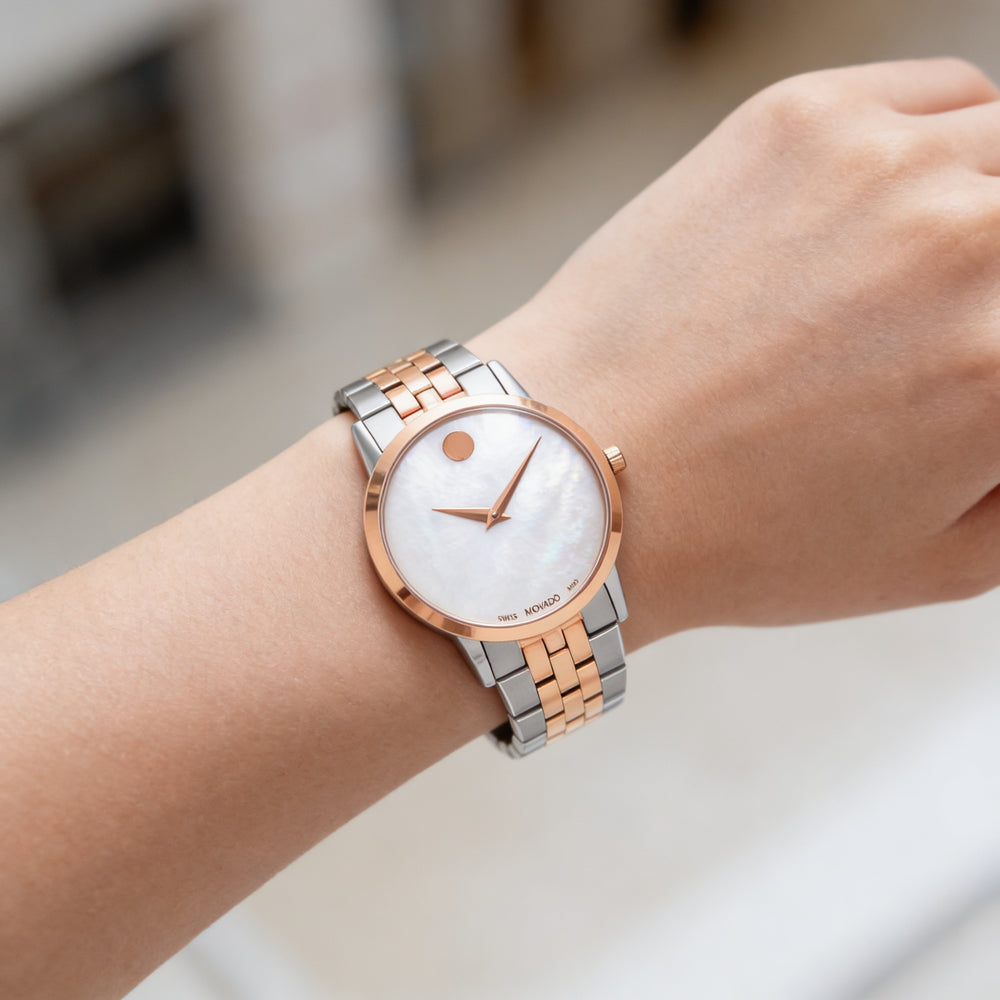 Reloj Movado Museum Classic para mujer, de acero inoxidable, bicolor, plateado y dorado rosa, con bisel de 33 mm.