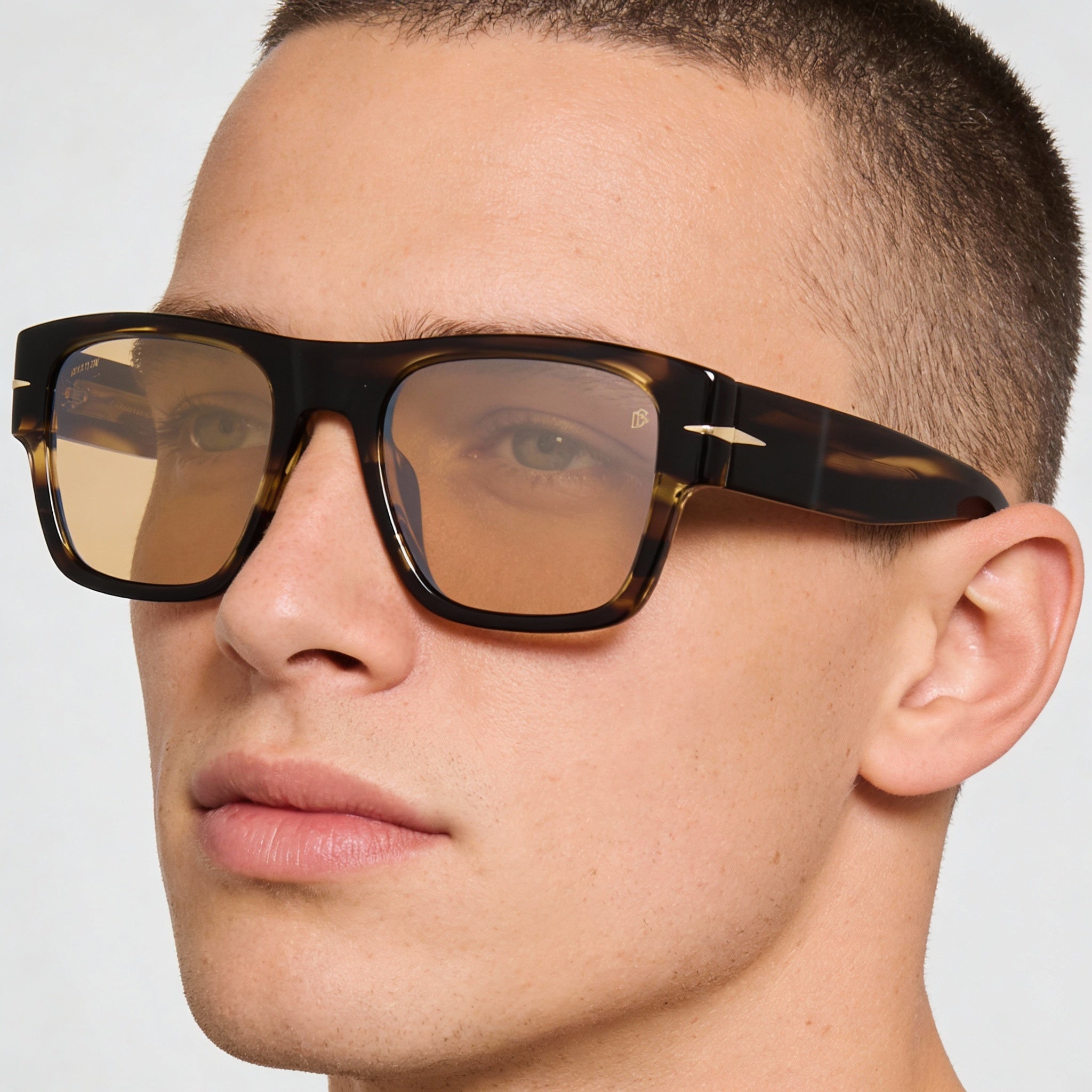 Gafas de sol David Beckham DB 7000/S Bold para hombre, con protección UV multicapa, de acetato, marrón, dorado y rayas, 52-20-145 mm, Photo 4