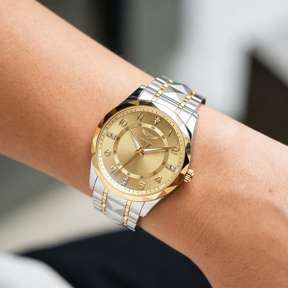 Reloj de cuarzo Invicta Specialty 69022 para hombre con pulsera de acero inoxidable y esfera dorada, caja de 41 mm