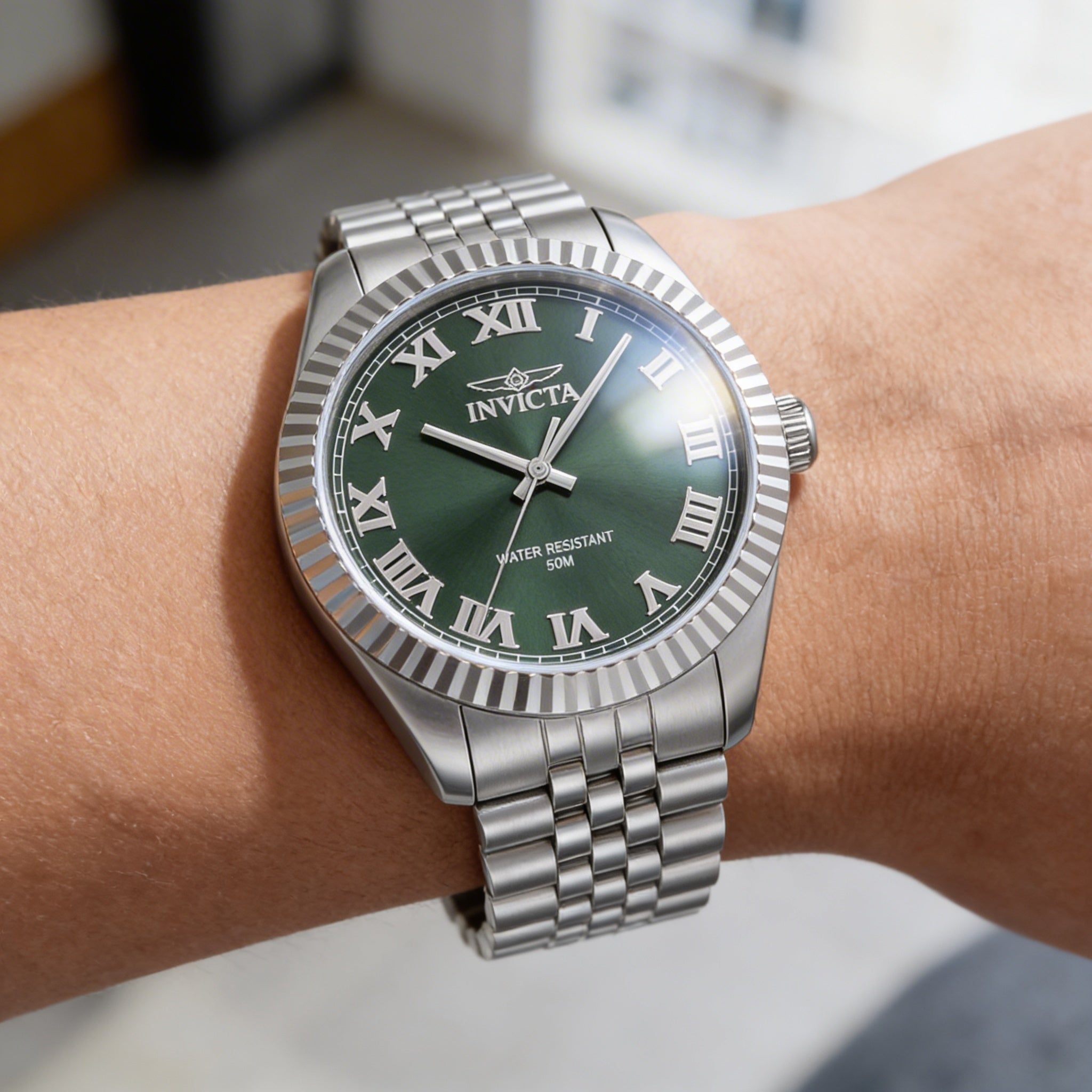 Reloj unisex Invicta Specialty 47398 de acero inoxidable plateado con esfera verde y pulsera de 43 mm, Photo 3