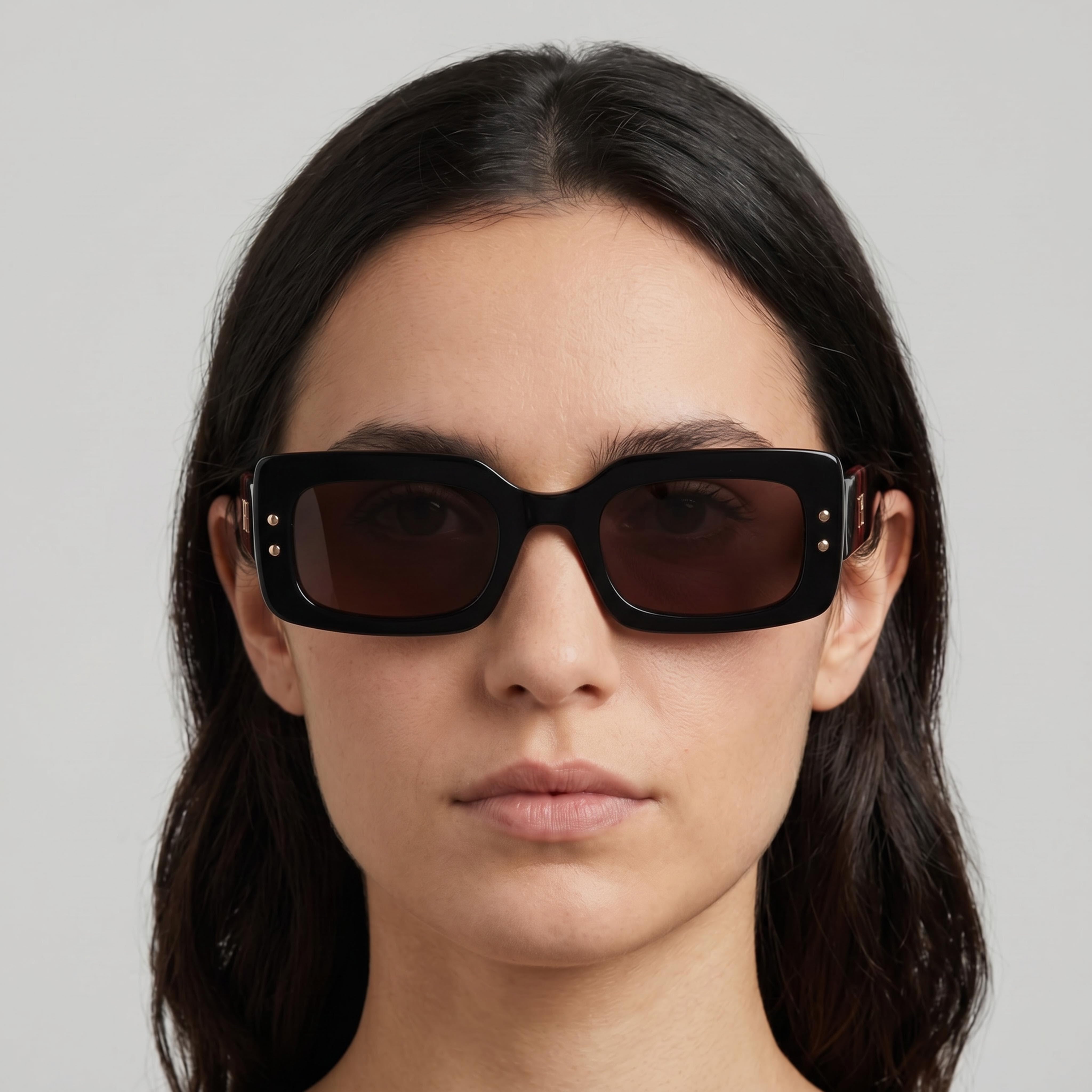 Carolina Herrera Gafas de Sol de Mujer de Temporada, Montura de Plástico Negra Burdeos con Lentes de Policarbonato de 50mm, Photo 4