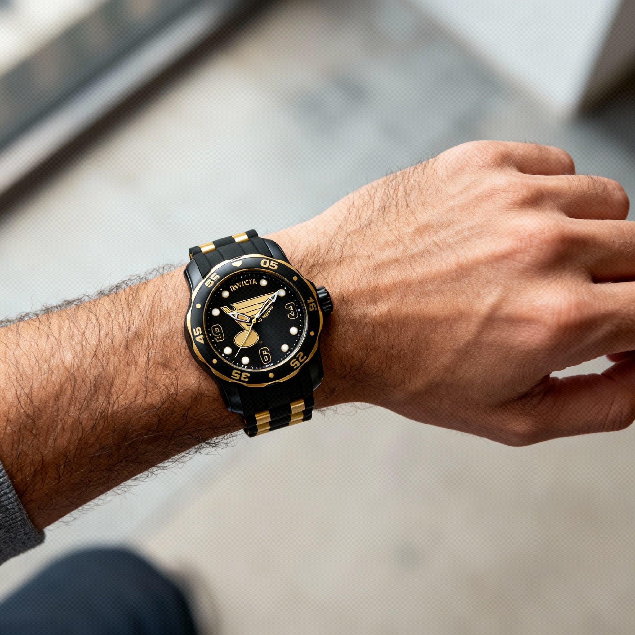 Invicta IN-42313-AMZUK Men's Quartz Water Resistant Watch, Black Stainless Steel Case, Two-Tone Polyurethane Band, 48mm, Photo 3