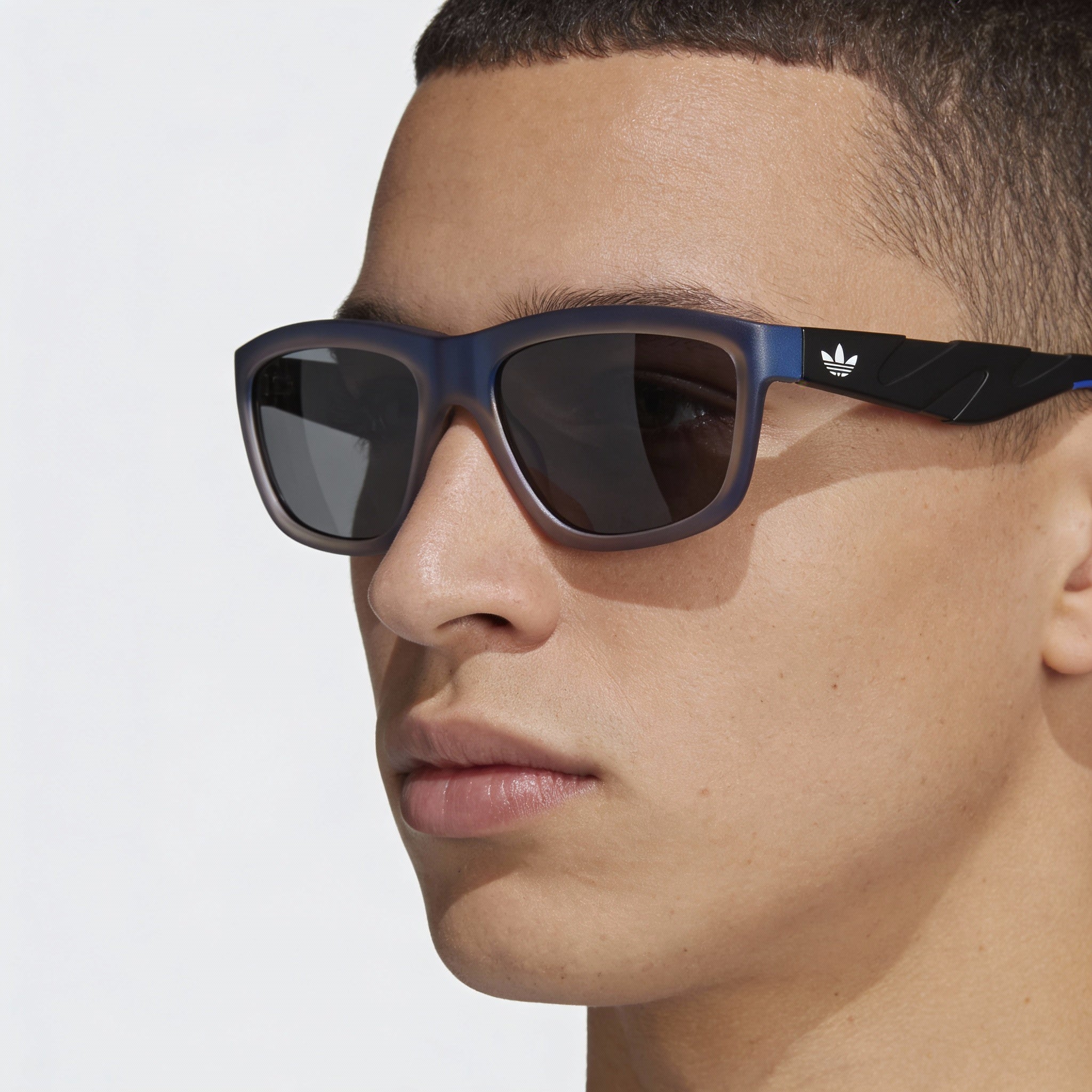 adidas Modern Unisex Plastic Frame Sunglasses with UV Protection and Non-Polarized Lenses, Bridge 17mm, Photo 4