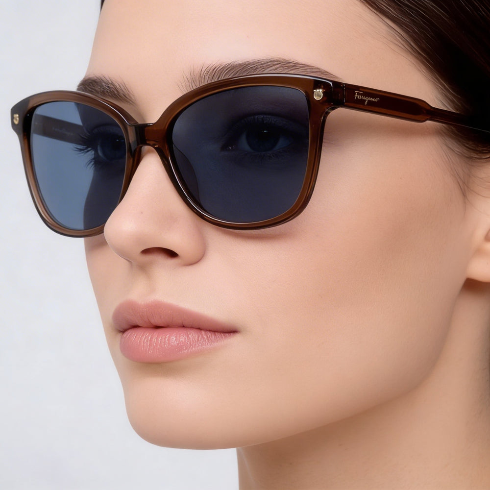 Gafas de sol Salvatore Ferragamo contemporáneas para mujer, armazón de plástico marrón, lente azul con protección UV de 56 mm