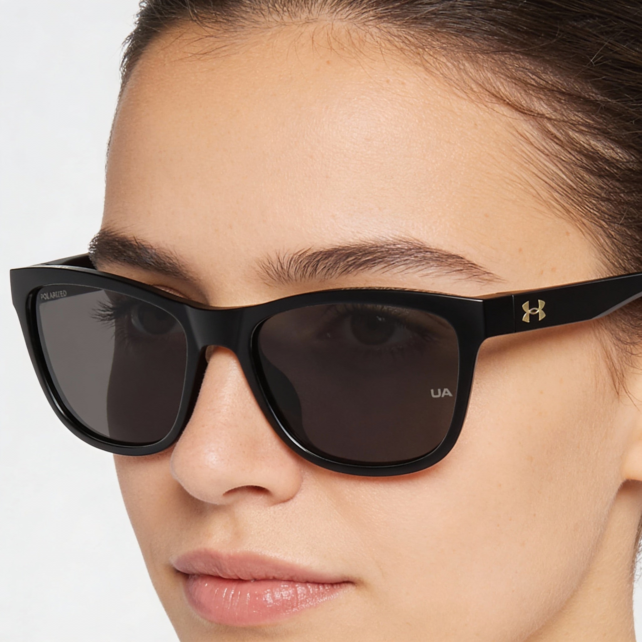 Gafas de sol polarizadas cuadradas UA Play Up para mujer de Under Armour, con protección UV, montura negra brillante y lentes grises de 55 mm., Photo 3