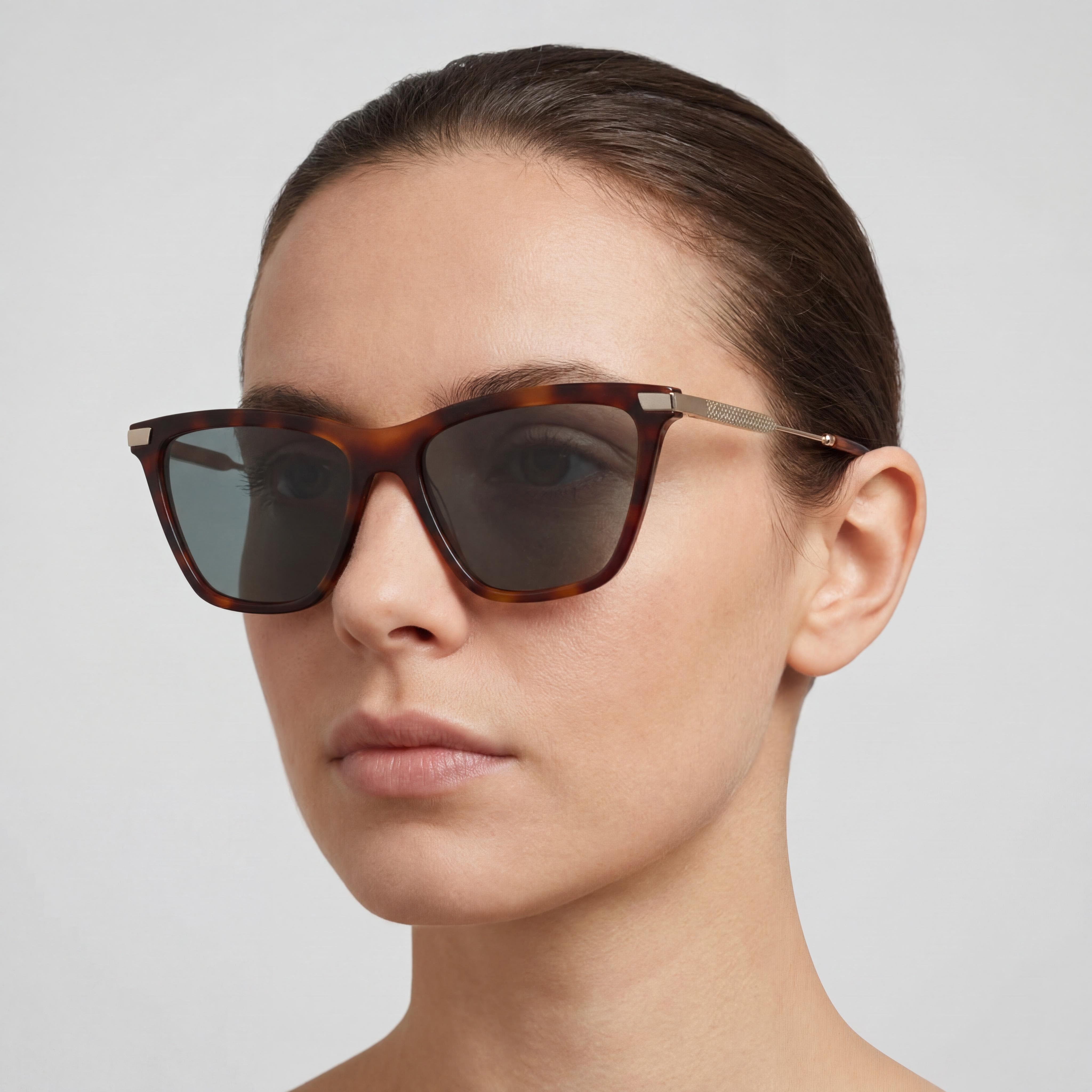 Victoria Beckham Modern Style Women's Acetate Frame Tortoise Color Sunglasses with Polycarbonate Lenses 57mm, Photo 4
