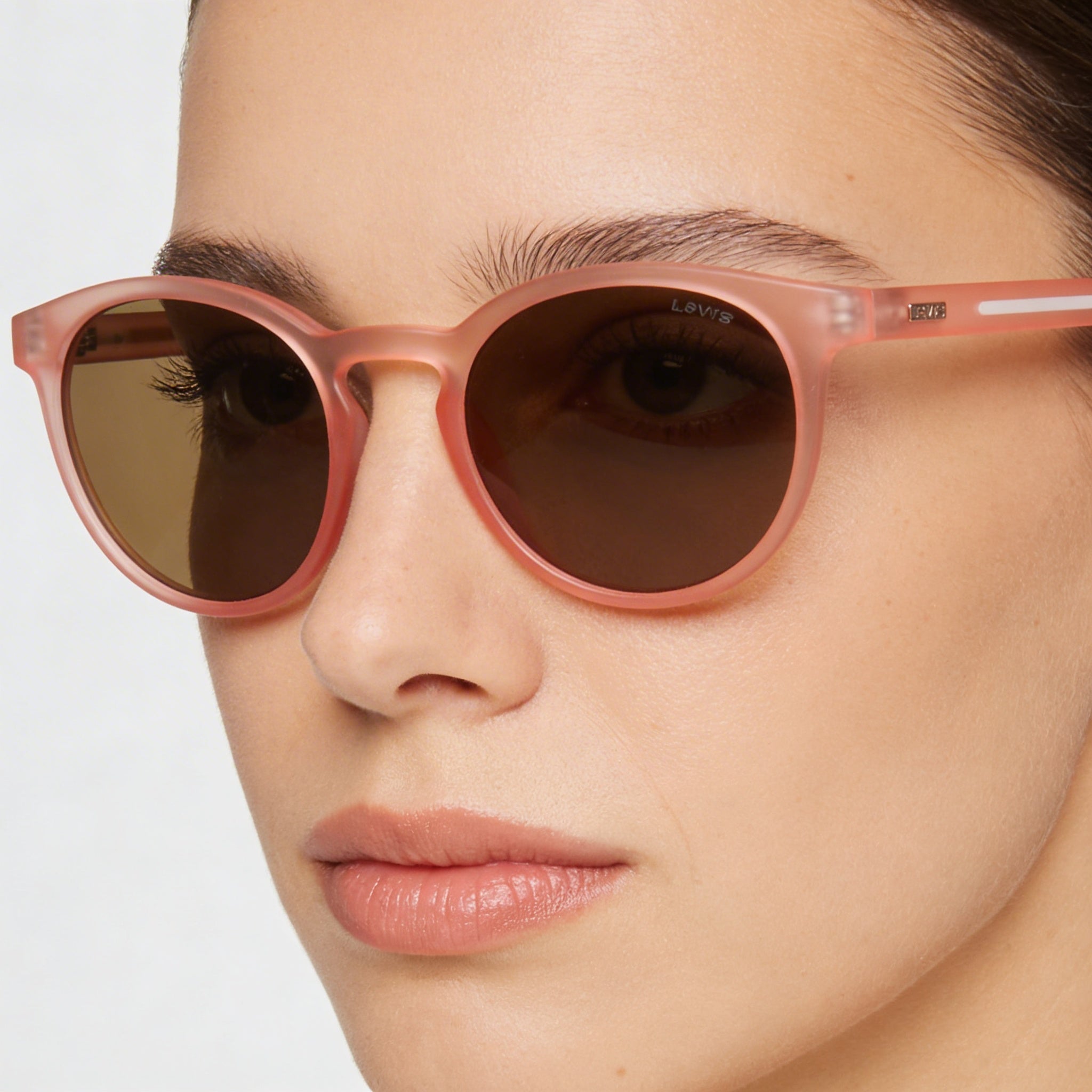 Gafas de sol Levi's Modern para mujer, montura de poliamida ecológica en color rosa con lentes de policarbonato con protección UV de 51 mm, Photo 4
