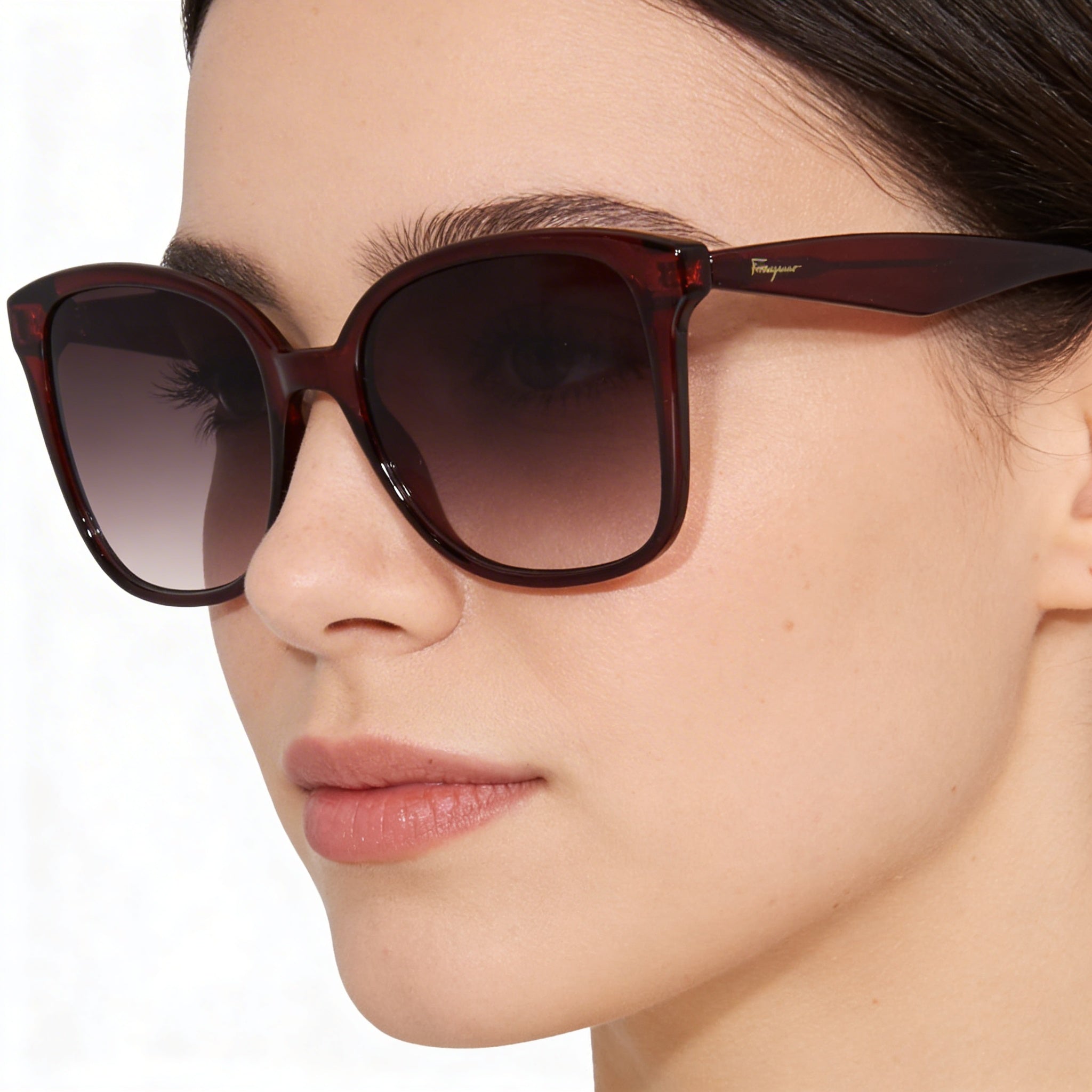 Gafas de sol clásicas Salvatore Ferragamo para mujer con montura de plástico burdeos con cristales y lentes burdeos degradados no polarizados con protección UV de 56 mm, Photo 4