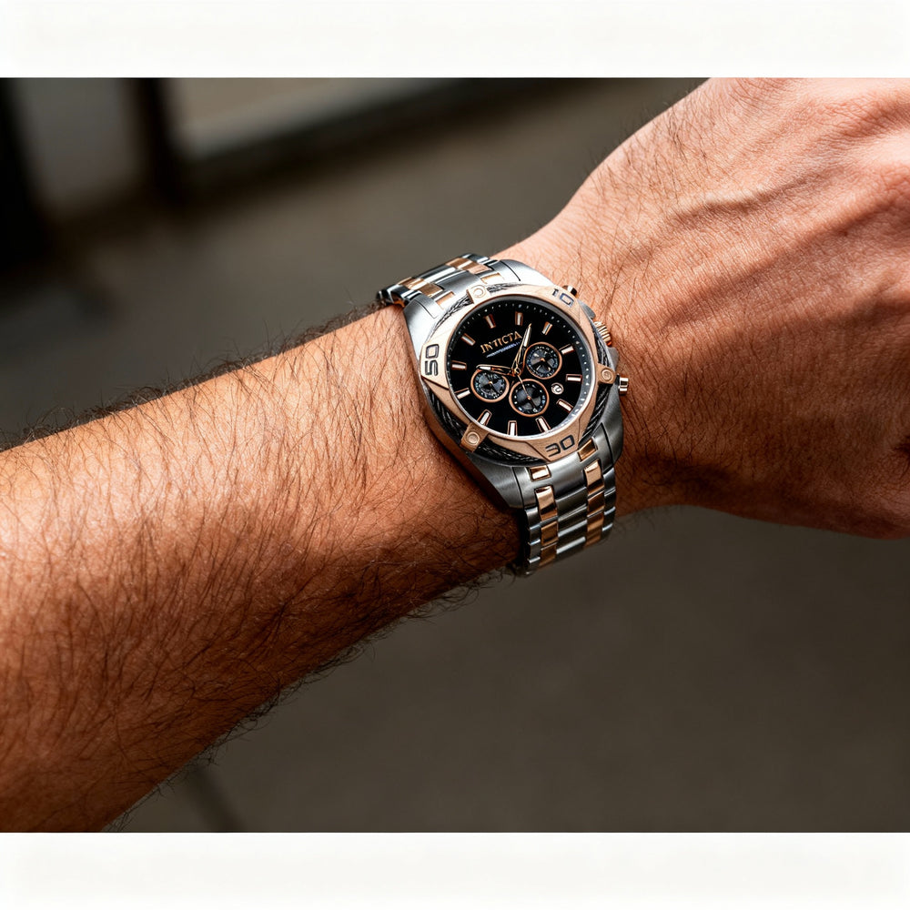 Reloj Invicta Bolt para hombre, cronógrafo de cuarzo de 50 mm, acero inoxidable bicolor, esfera gris, resistente al agua hasta 100 m.