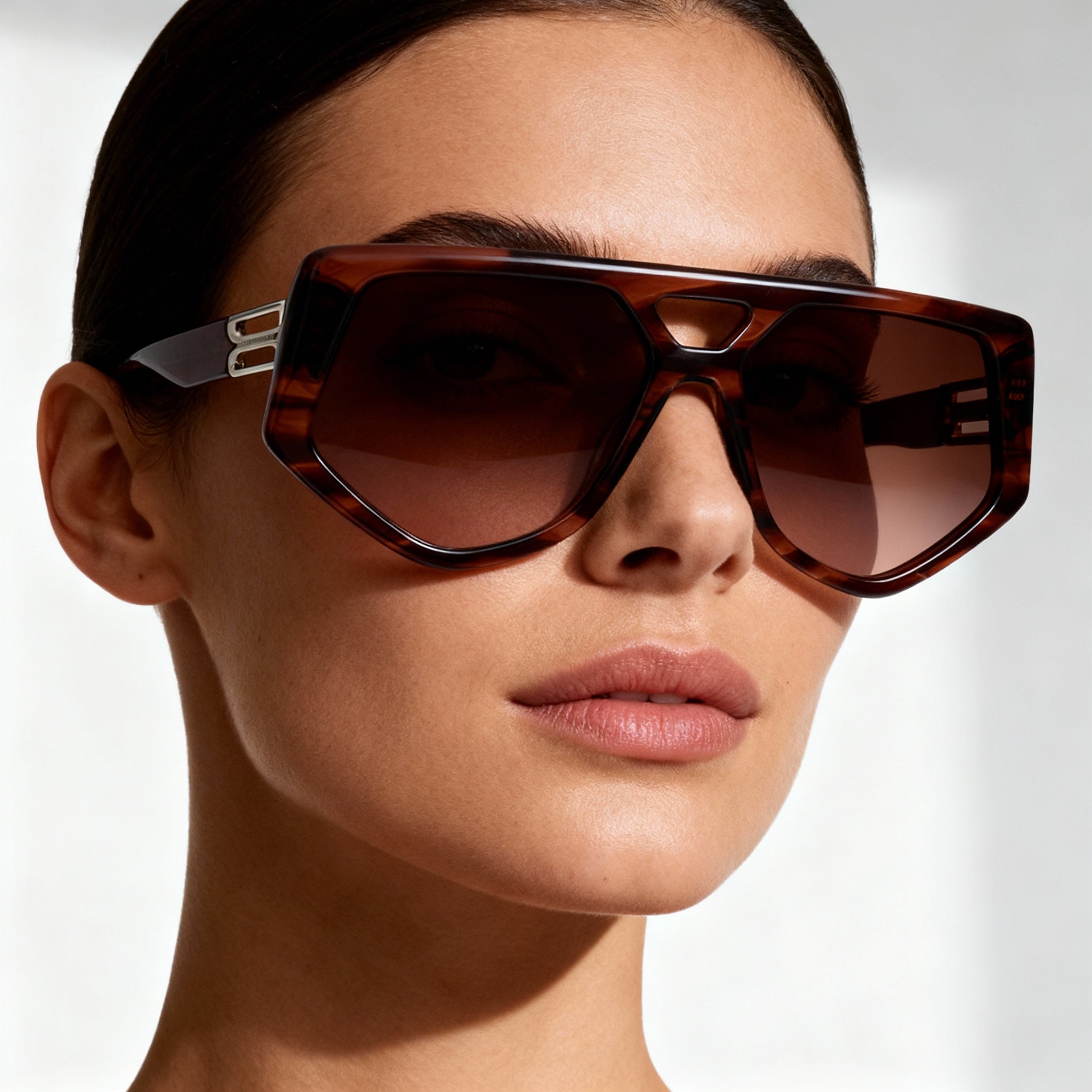 Victoria Beckham VB681S Women's Red Striped Fashion Sunglasses, 58mm Lens, 15mm Bridge, 145mm Temple, Photo 3