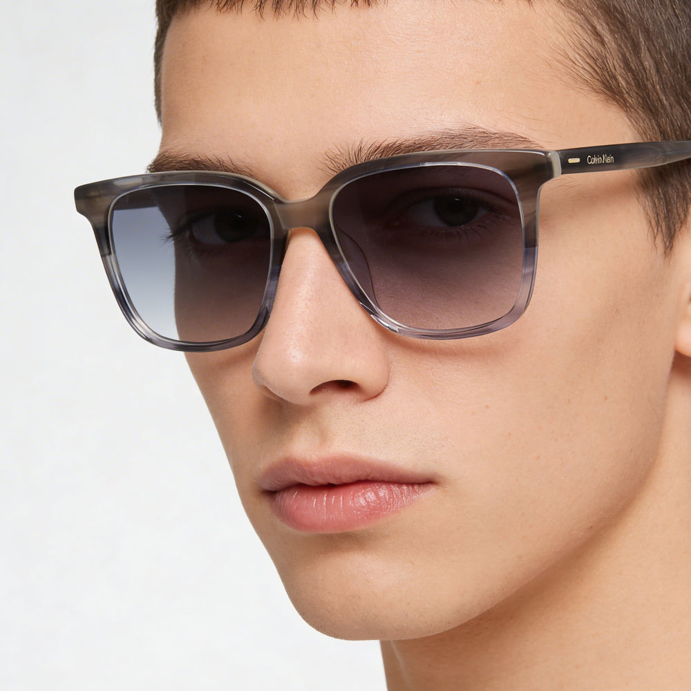 Calvin Klein CK22540 - Gafas de sol unisex de metal polarizadas con rayas grises (53 mm)