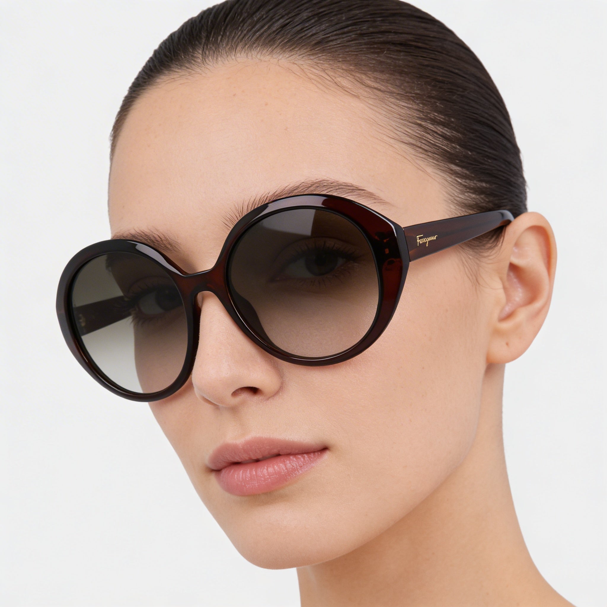 Salvatore Ferragamo SF1067S Gafas de sol ovaladas para mujer con cristal, montura de plástico marrón, lentes grises degradadas sin polarizar y protección UV de 57 mm, Photo 2