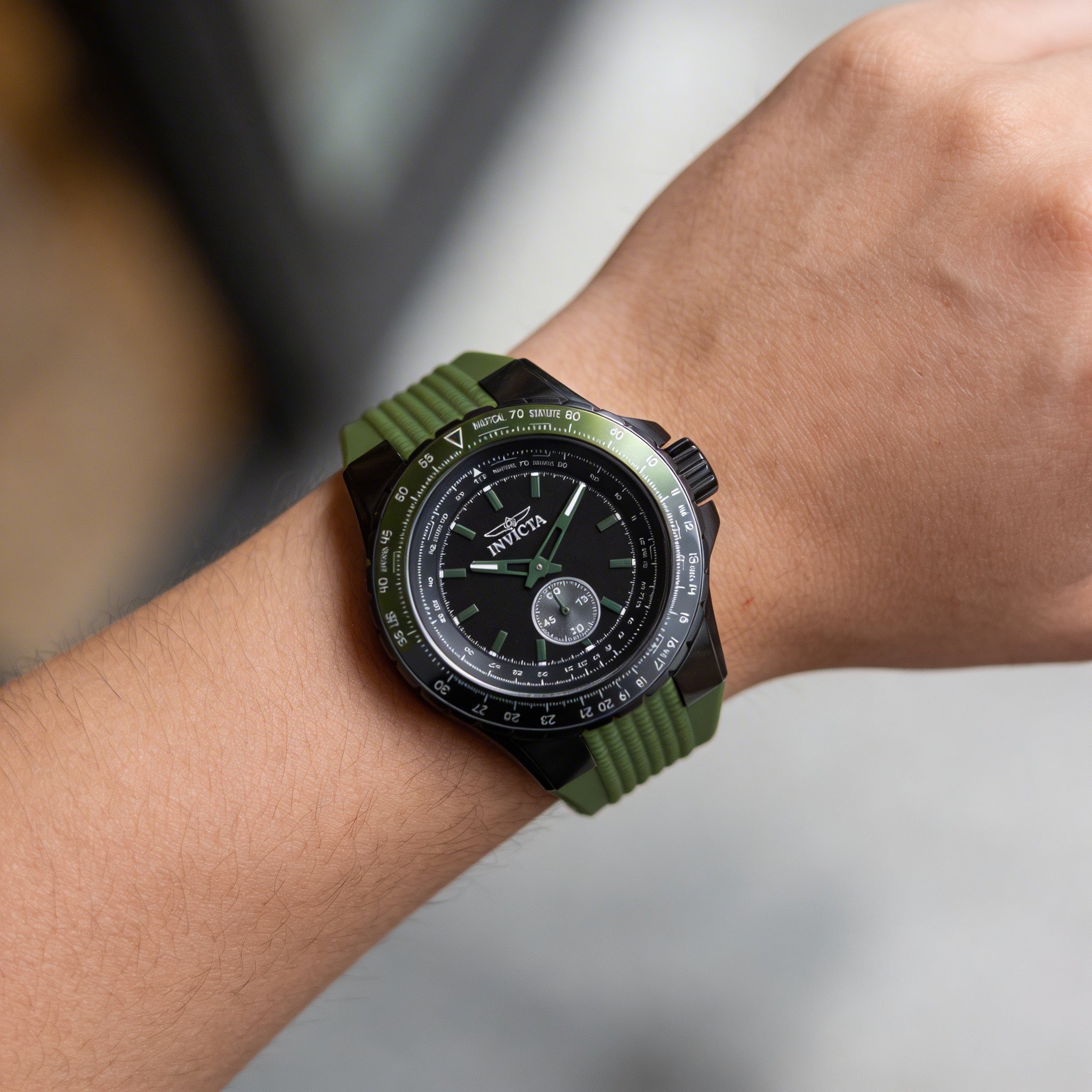 Reloj Invicta Aviator 49323 para hombre, de cuarzo, 50 mm, acero inoxidable, esfera negra, correa de silicona, resistente a 10 ATM, Photo 2