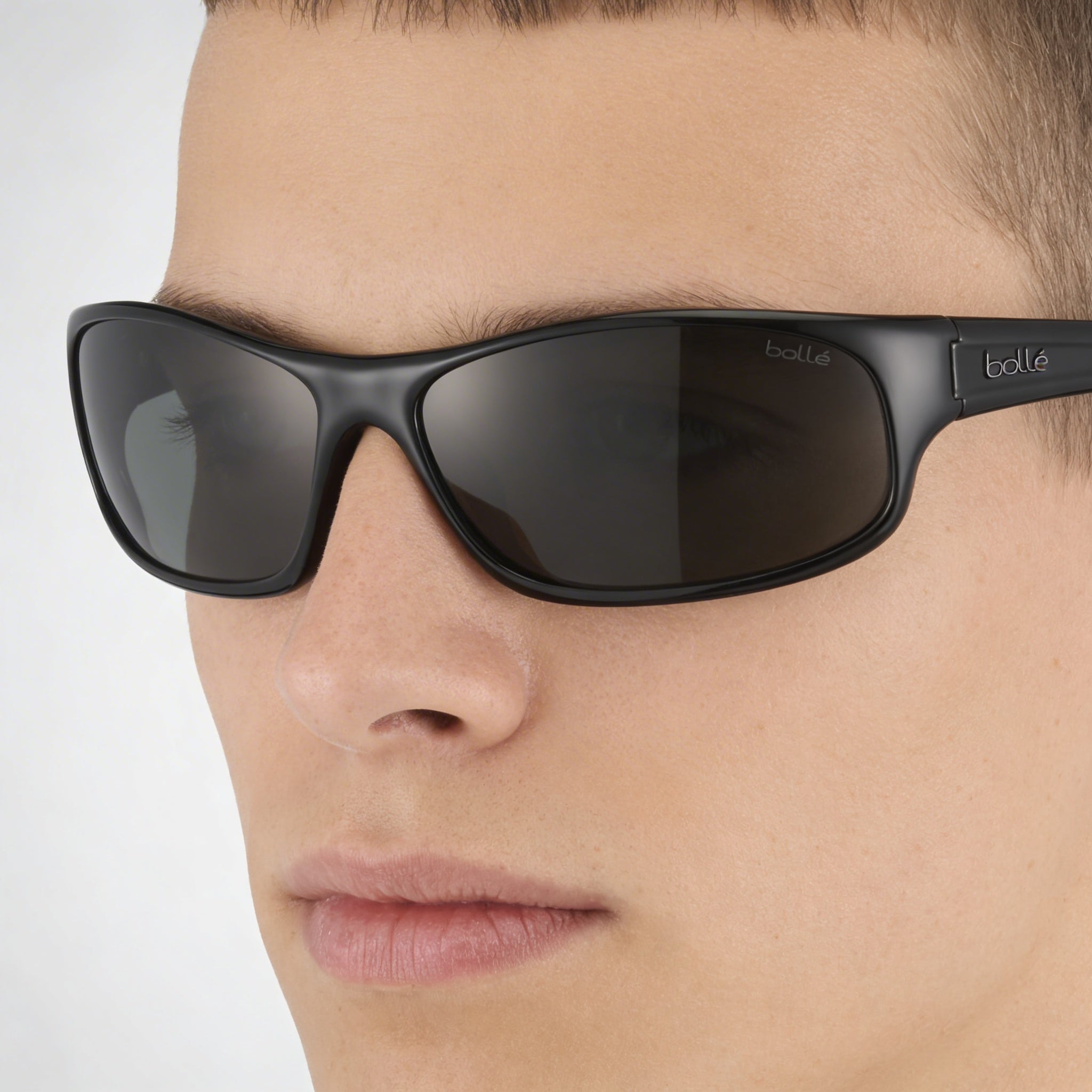 bollé Gafas de sol unisex Shiny Black /Polarized Inland Gold, montura de resina negra brillante, lentes polarizadas TNS oleo AF, 100% protección UV, ancho de lente 125, Photo 4