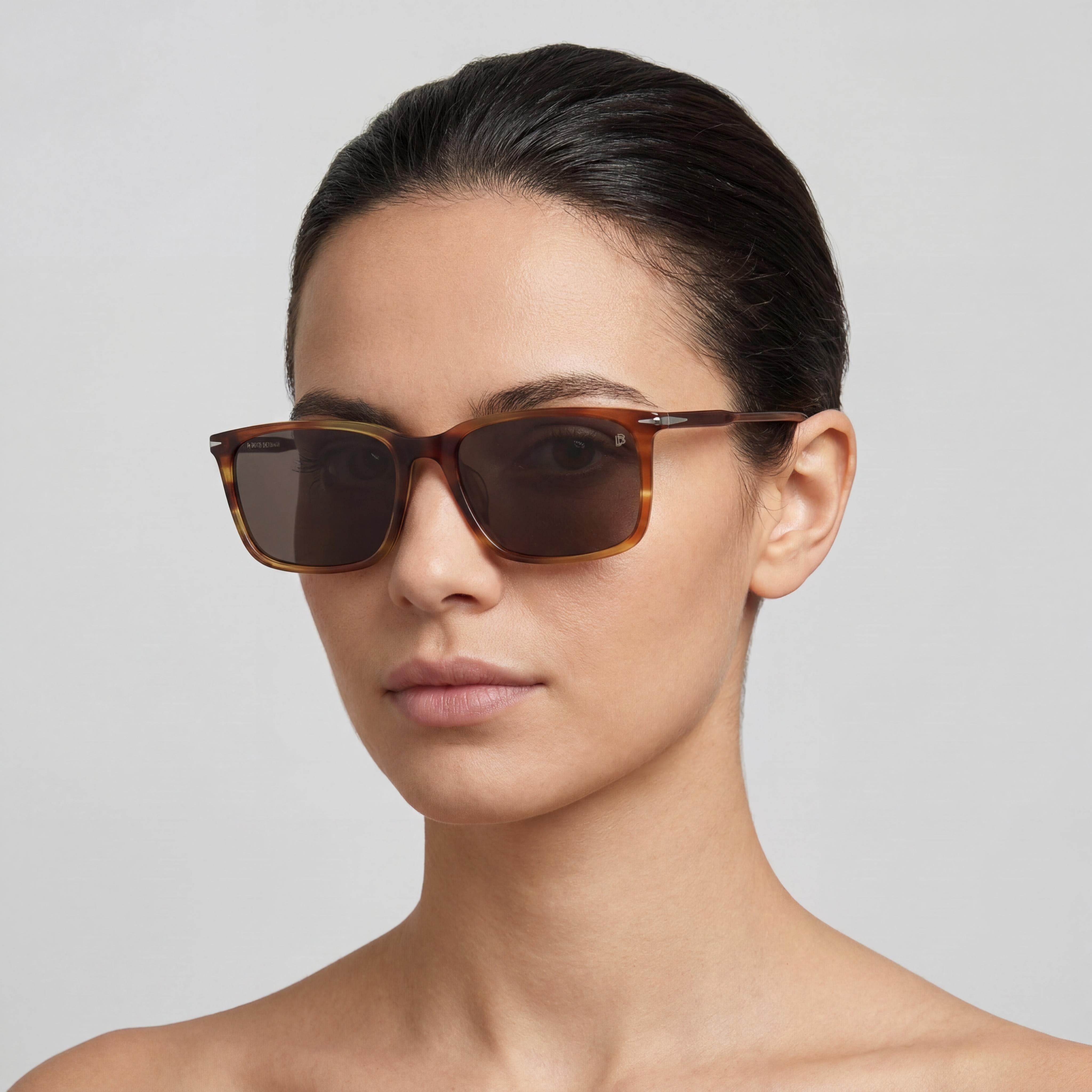 Beckham Classic Women's Sunglasses, Brown Horn Plastic Frame, Polycarbonate Lenses, 58mm Lens Width, Photo 5
