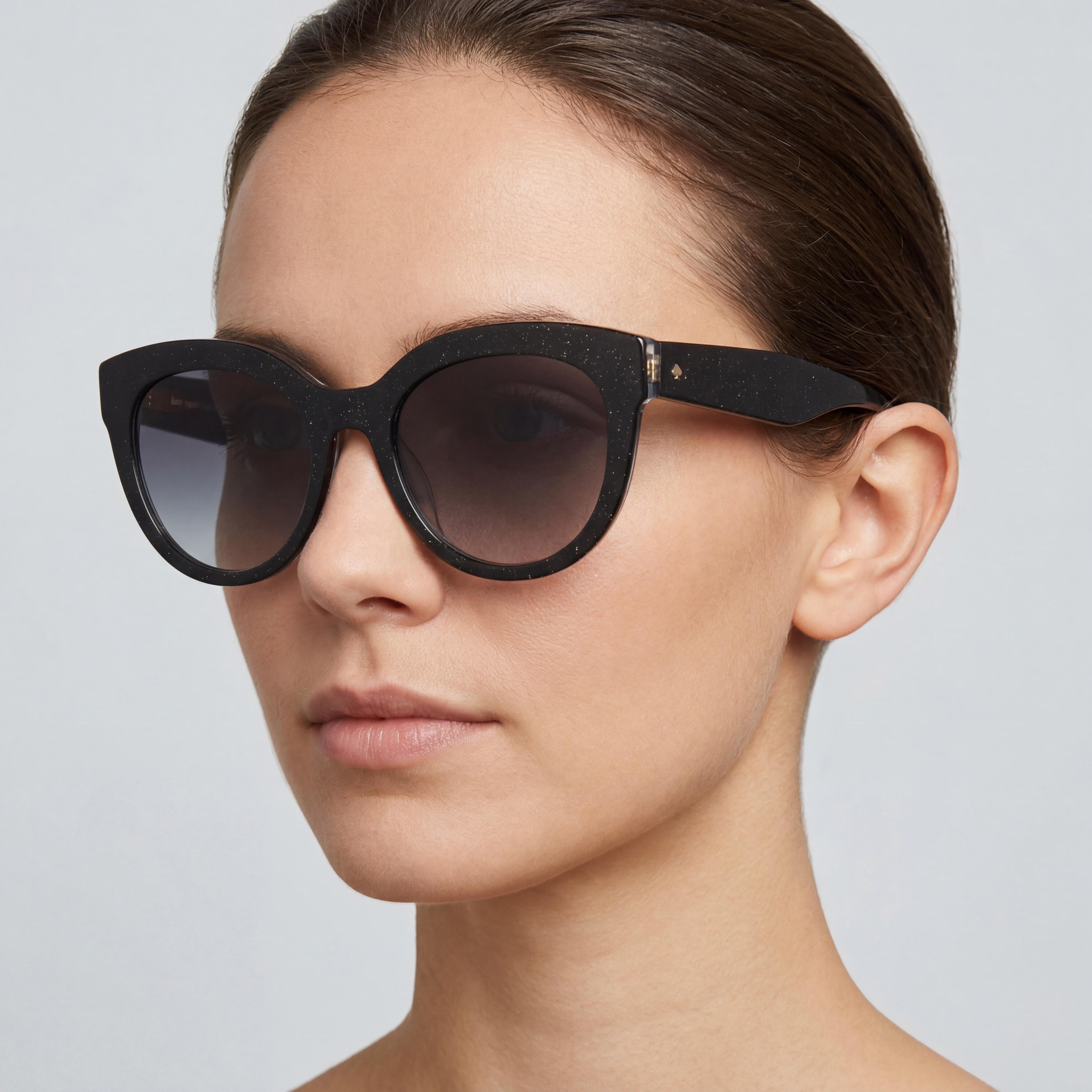 kate spade new york - Gafas de sol de temporada para mujer, con marco de plástico en negro y gris, lentes oscuras con protección UV de 54 mm, Photo 4