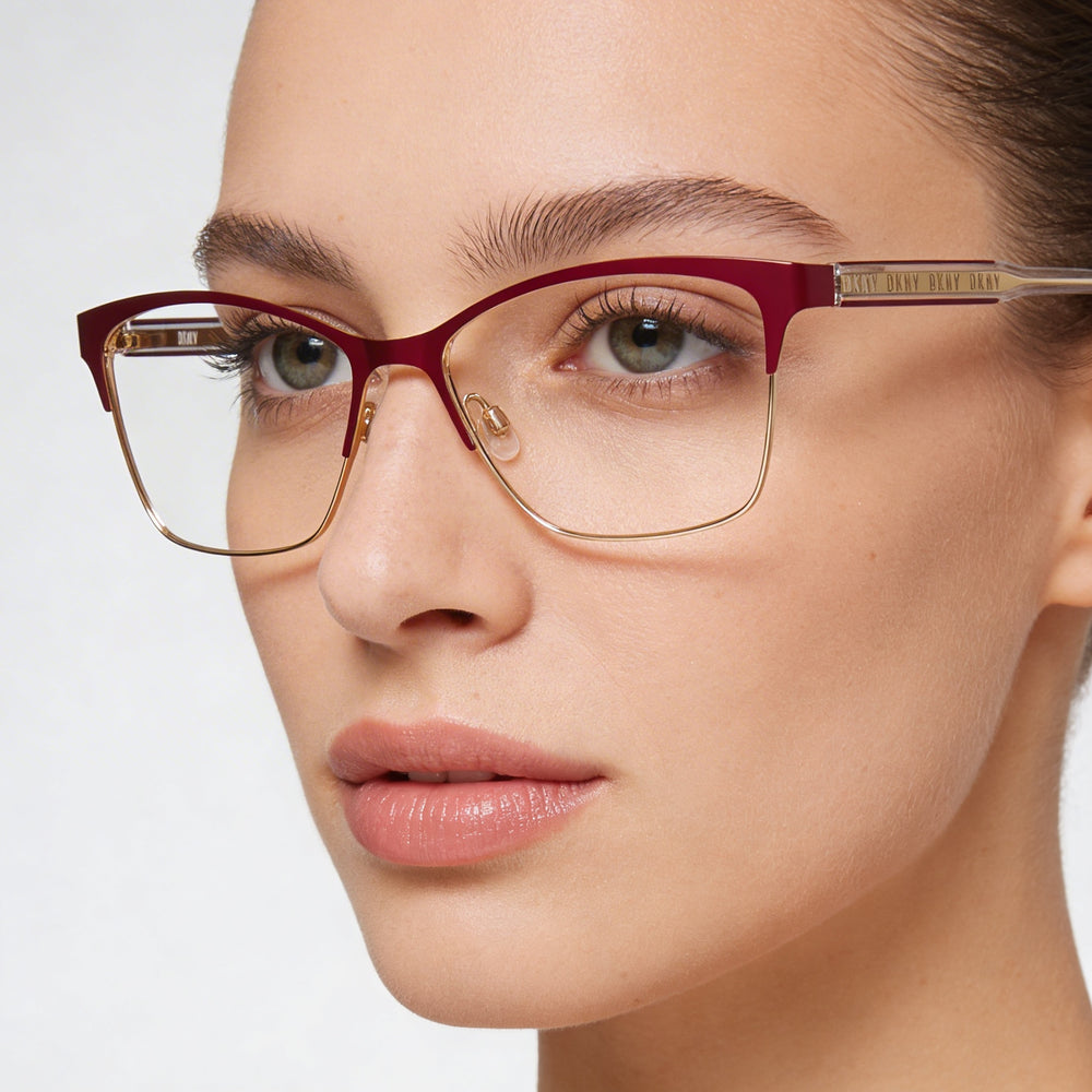 DKNY DK3008 Gafas de sol para mujer estilo clásico con montura de acetato color ciruela y dorado, lentes de policarbonato no polarizadas de 53 mm