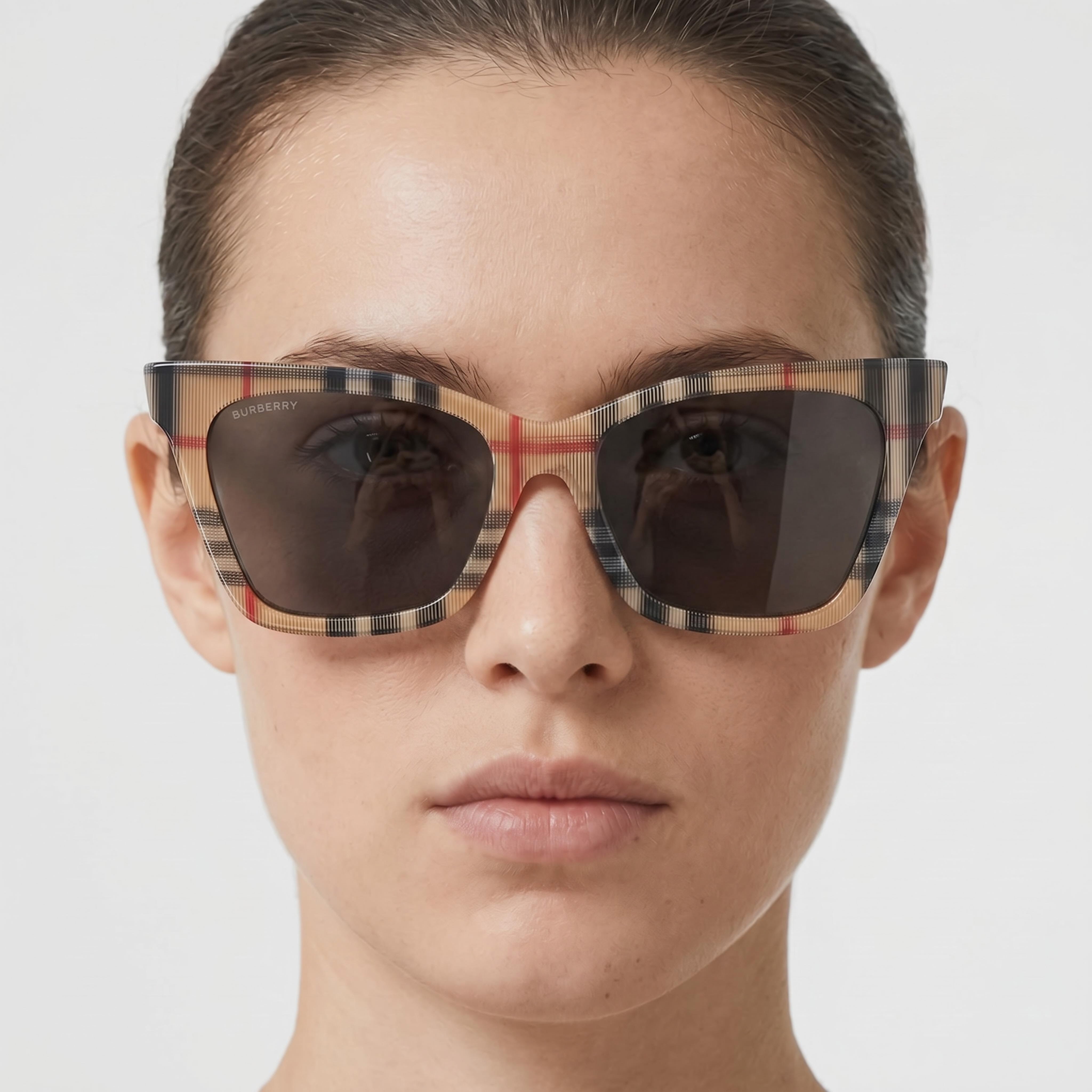 Gafas de sol BURBERRY para mujer Be 4346 con montura de plástico a cuadros Vintage, lente gris de 53 mm, protección UV y aptas para lentes graduadas, Photo 5