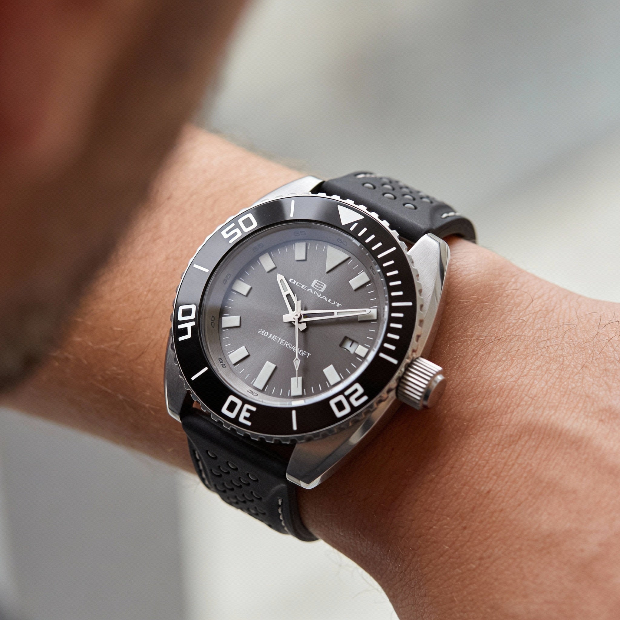 Oceanaut Men's Quartz Movement Watch, Gray Dial with Date Display, Water Resistance & Scratch-Resistant Mineral, Photo 4