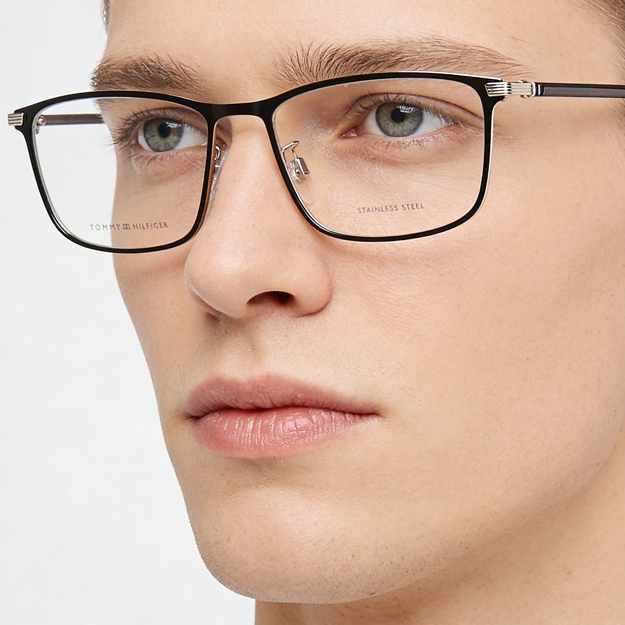 Gafas Tommy Hilfiger Modern Unisexo de Montura de Acero de Aleación de Paladio Negro con Lentes de Policarbonato de 54 mm, Photo 3