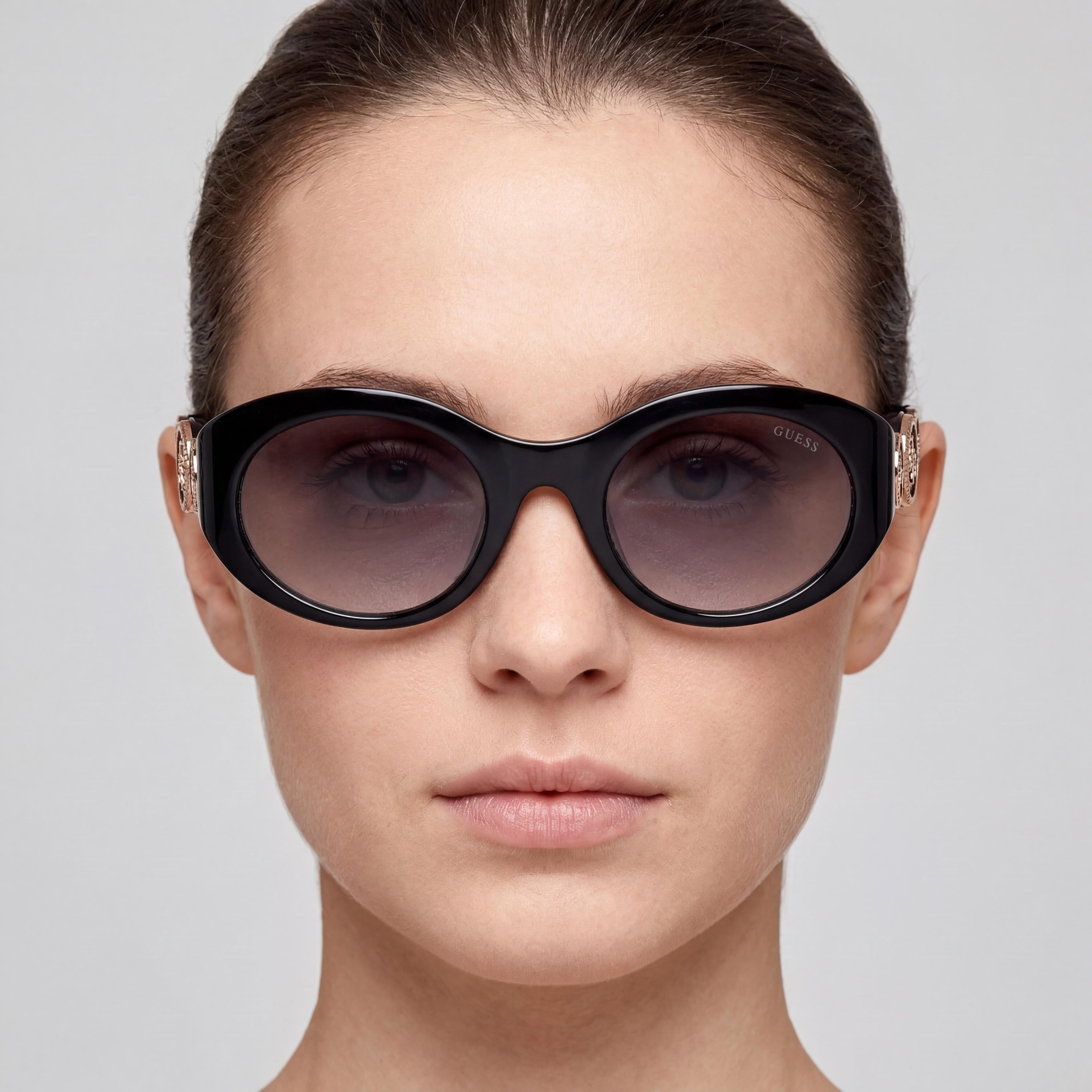Gafas de sol GUESS para mujer, contemporáneas, de plástico negro brillante, montura ovalada, lentes ahumadas degradadas, 53 mm, Photo 4