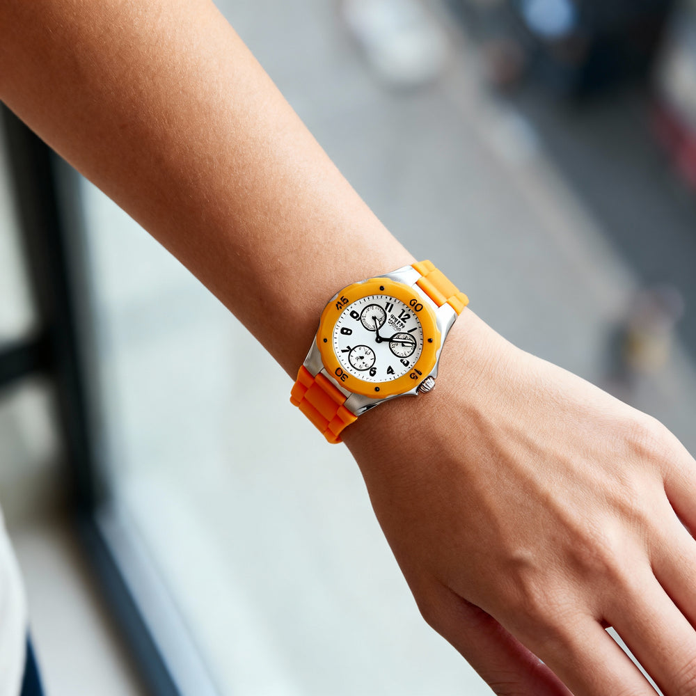 Reloj Invicta Casual de cuarzo multifunción para mujer, con correa de silicona naranja y blanca, caja de acero inoxidable, 38 mm