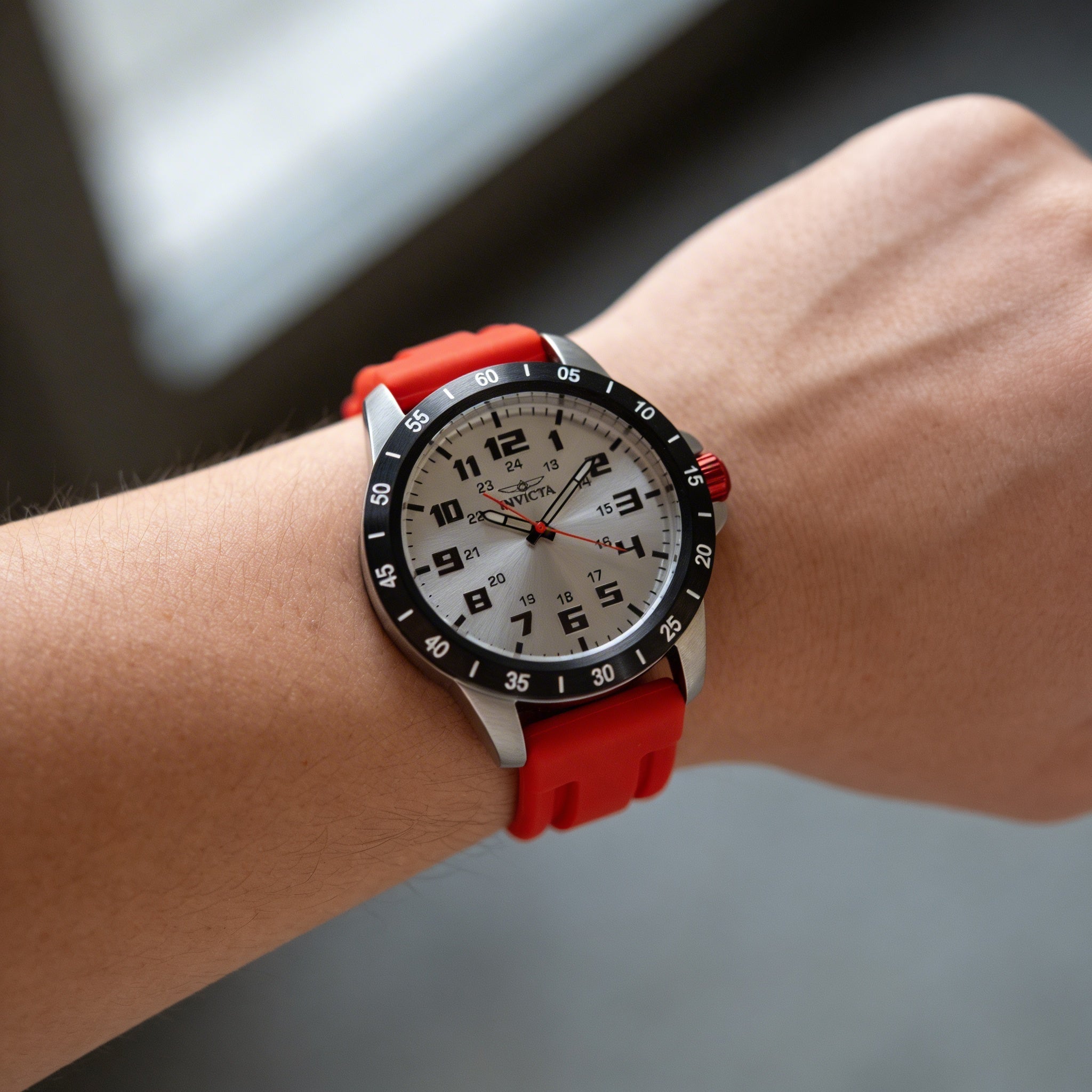 Reloj de cuarzo unisex Invicta Pro Diver 40002 con caja de acero inoxidable plateado, correa de silicona y resistencia al agua de 10 ATM, 45 mm, Photo 2