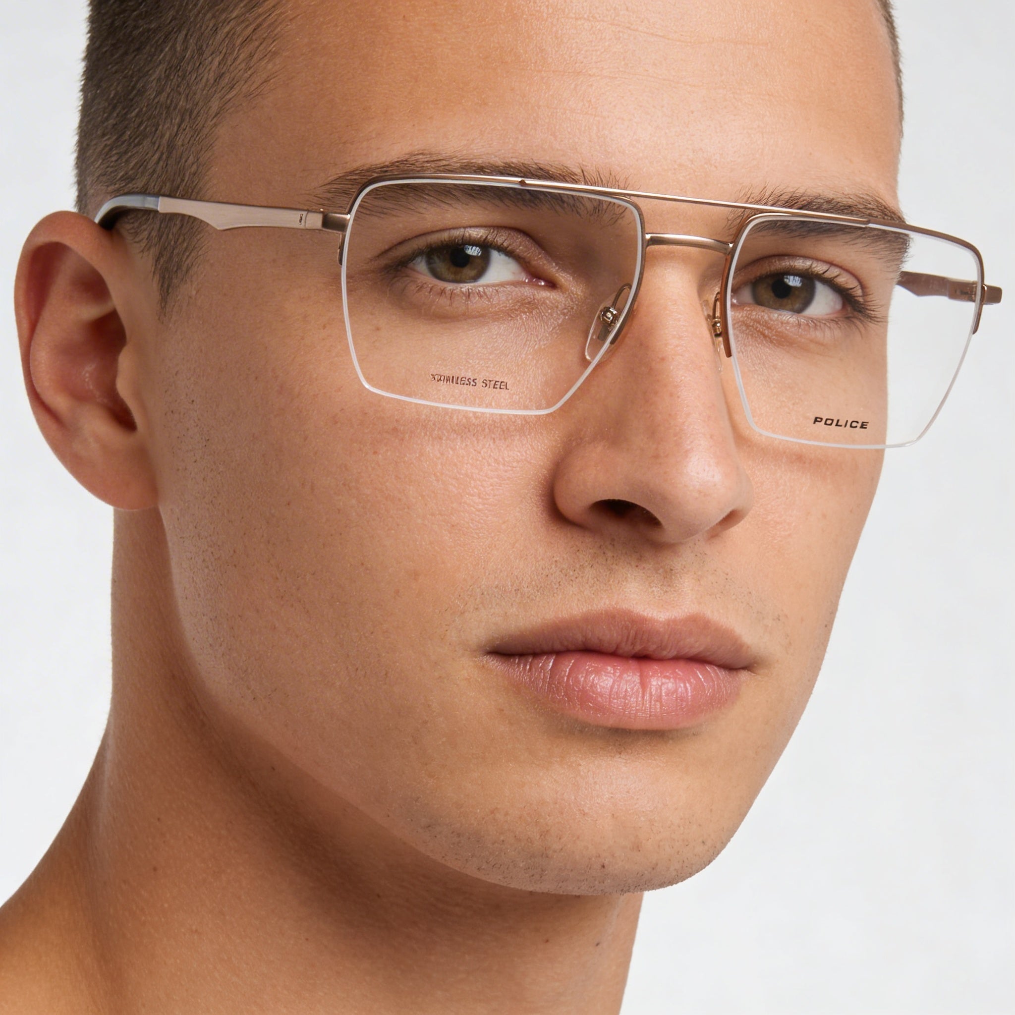 Gafas clásicas de hombre Police con montura de metal satinado brillante color bronce - Lente 55mm, Puente 18mm, Patilla 145mm, Photo 4