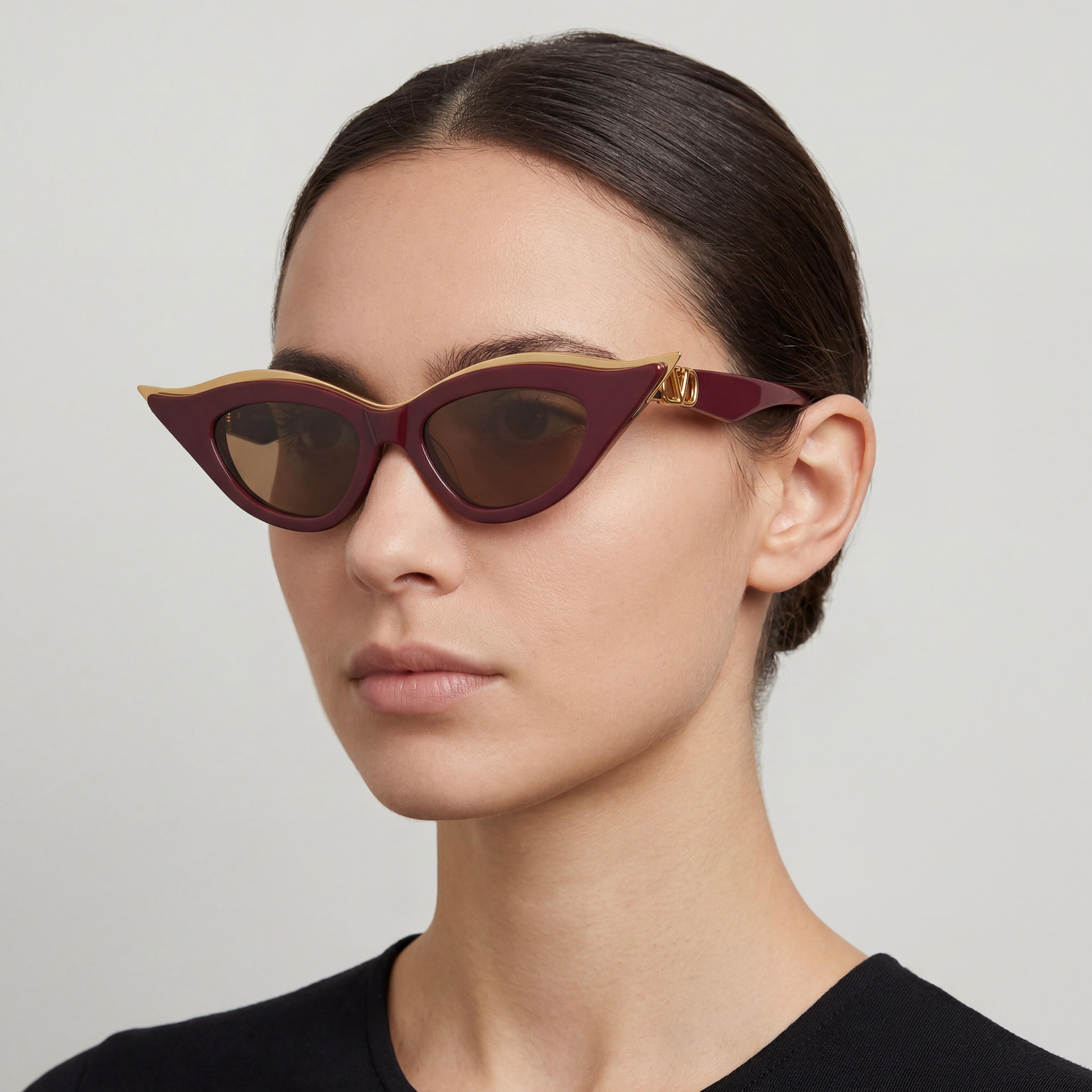 Gafas de sol Valentino Garavani V-GOLDCUT II de acetato y titanio ojo de gato para mujer con protección 100% UV, marrón oscuro, 49 mm, Photo 4