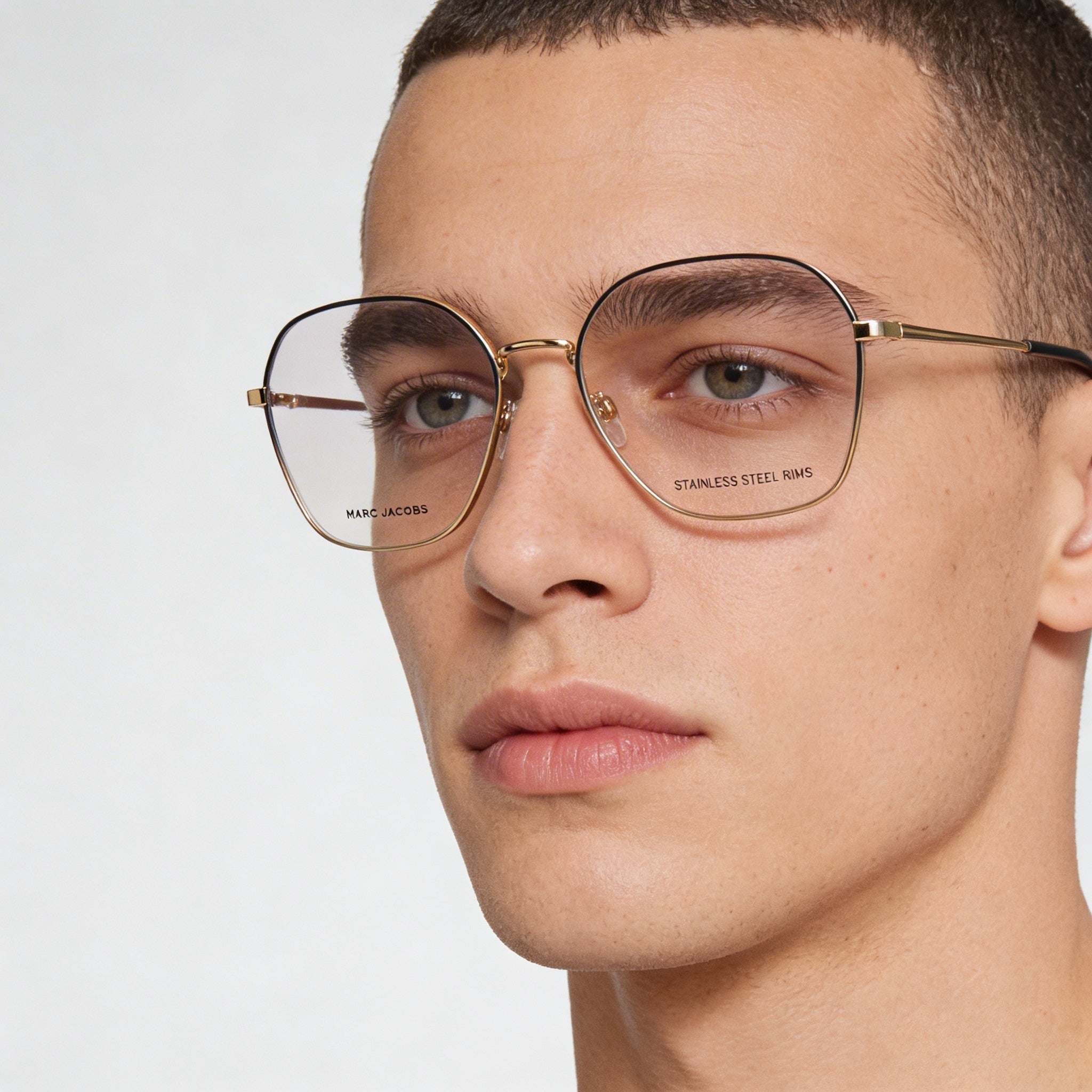 Marc Jacobs - Montura óptica informal de acero inoxidable para hombre con lentes de plástico transparente no polarizadas (56-17-145 mm), Photo 2