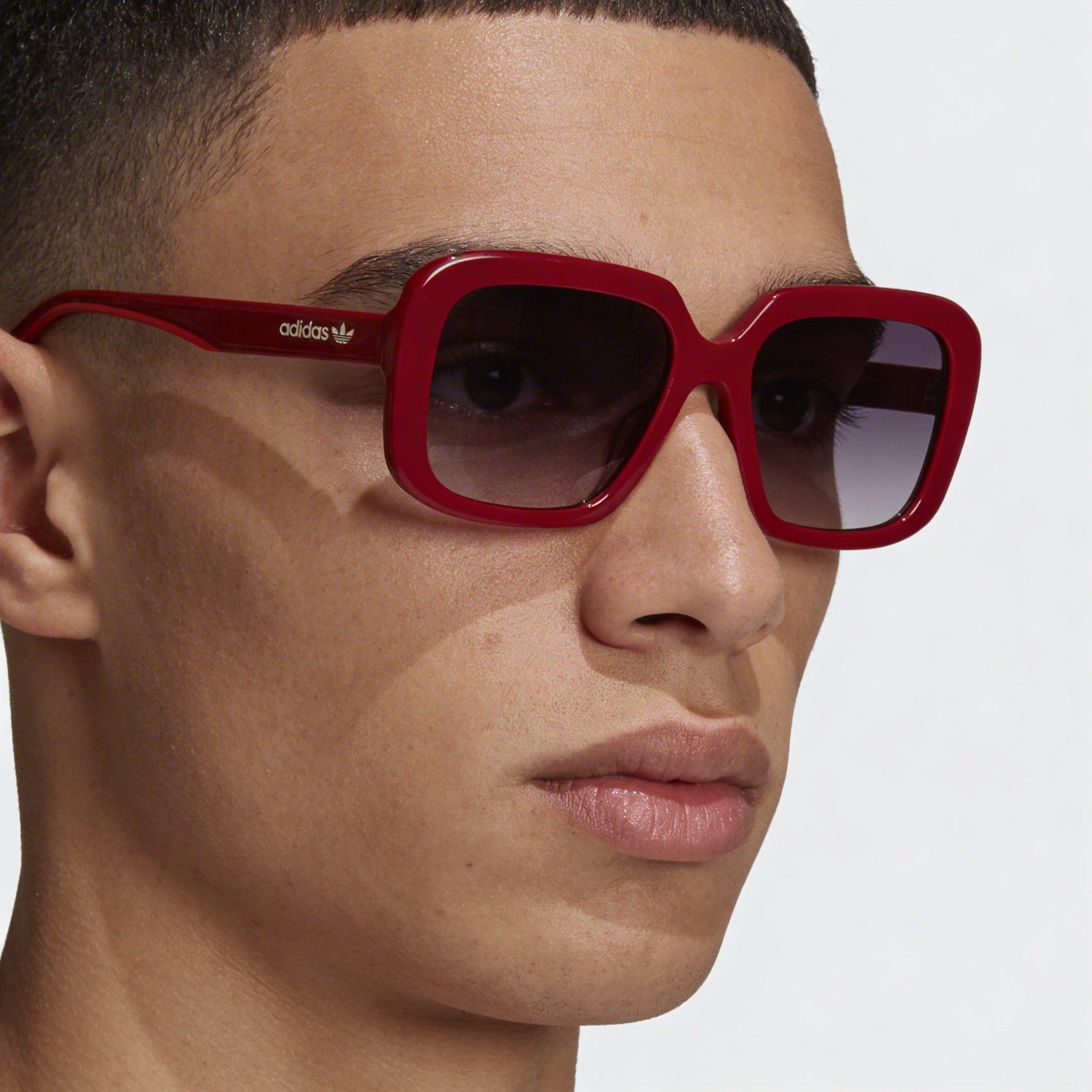 Gafas de sol adidas Originals Modern para hombre con montura de plástico, efecto brillante violeta, degradado gris ahumado, protección UV, 56 mm, Photo 4