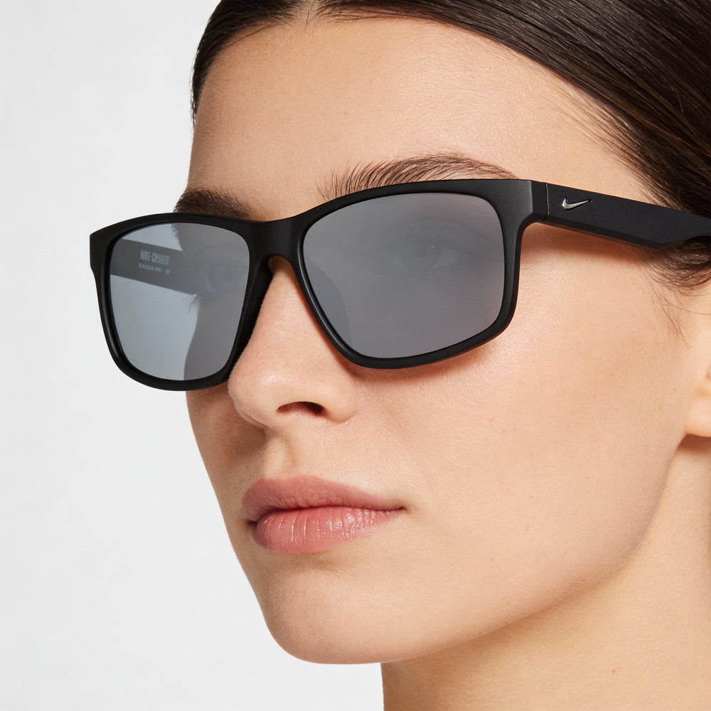 Gafas de sol Nike Cruiser Ev0834 para mujer, con montura de plástico en negro mate, protección UV, gris plateado brillante, 59 mm