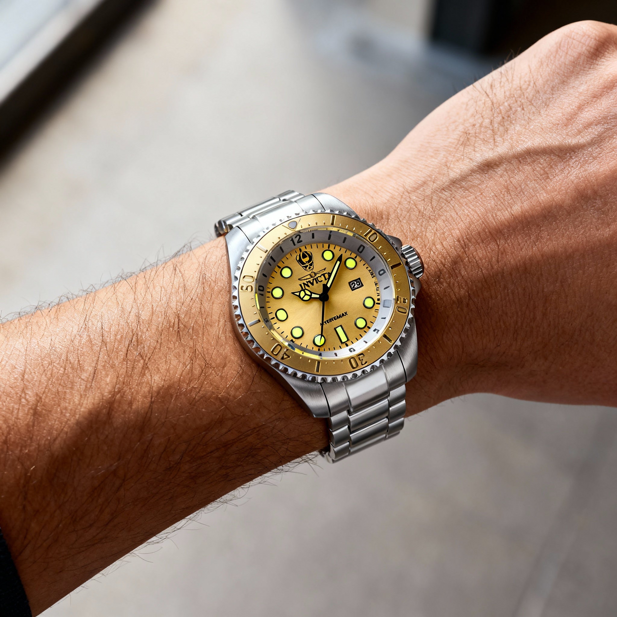 Invicta Hydromax 44746 Unisex Silver & Gold Stainless Steel Quartz Movement Watch 52mm Water Resistant, Photo 4