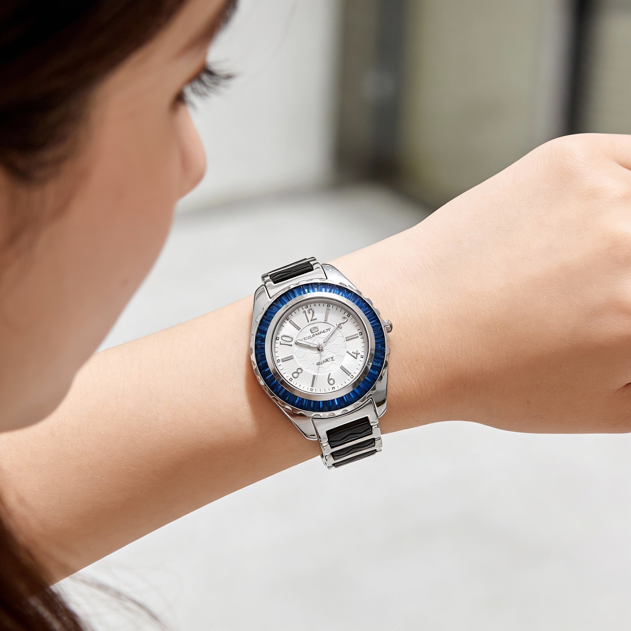 Reloj Oceanaut para mujer con movimiento de cuarzo, caja plateada, esfera plateada y bisel adornado con cristales., Photo 3