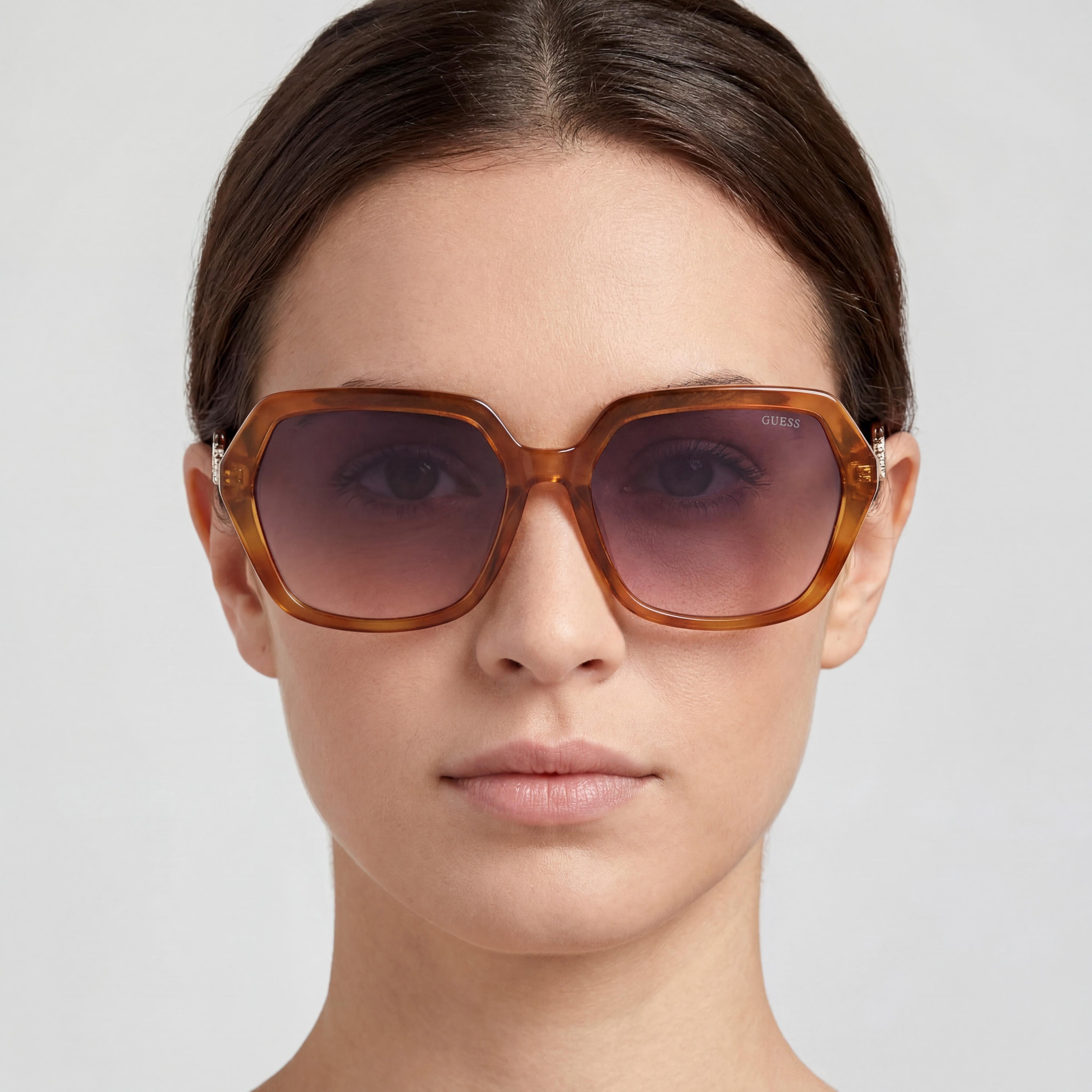GUESS Women's Square-geometric Plastic Sunglasses, Blonde Havana Frame, Gradient Brown Lenses 57mm, Photo 5