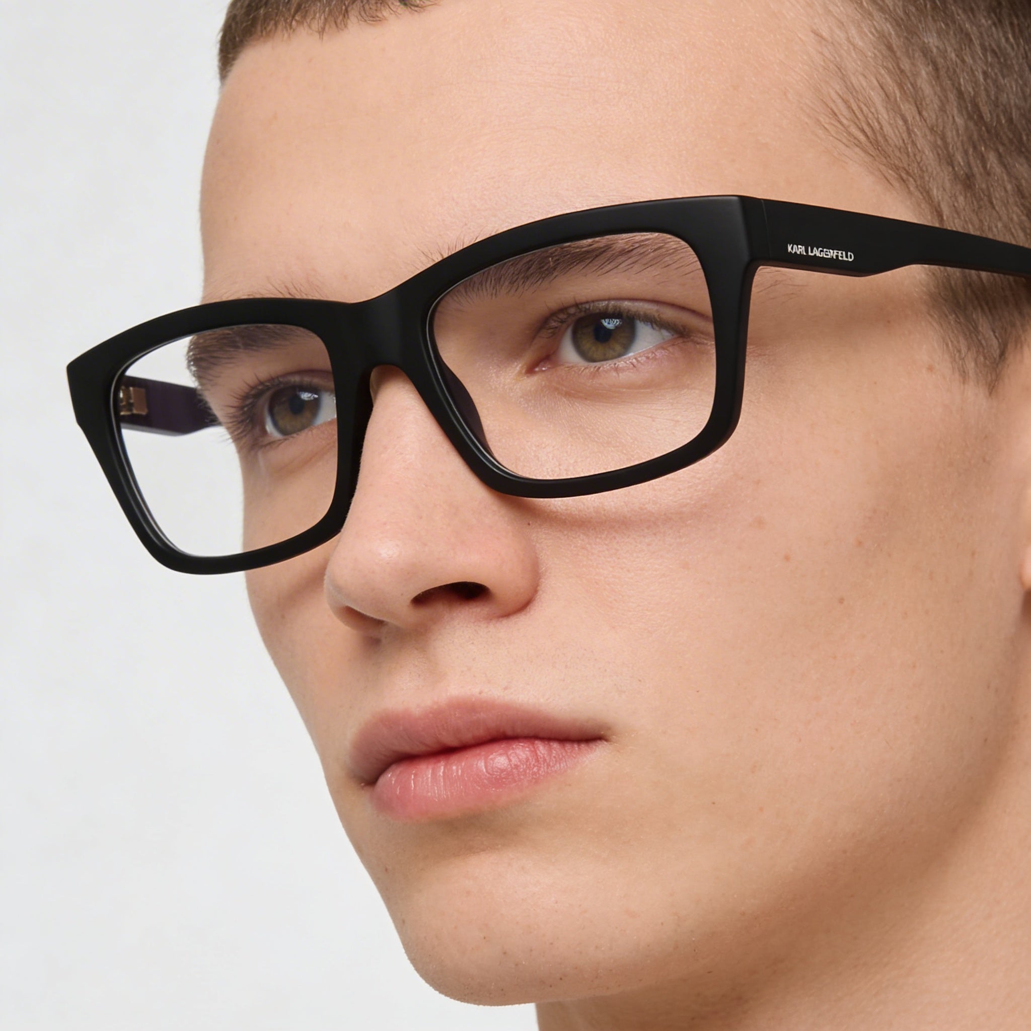 KARL LAGERFELD Montura unisex moderna inyectada en negro mate con lentes de policarbonato no polarizadas de 53 mm, Photo 3