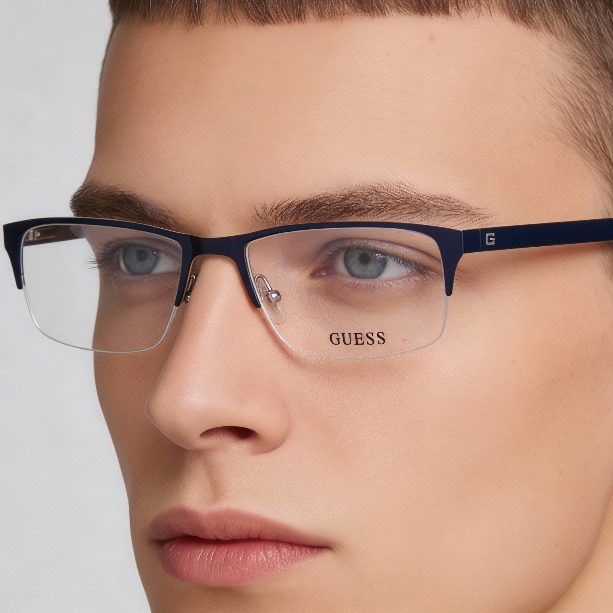 Montura de gafas ópticas unisex Guess Gu1892 C54 en metal azul mate, diseñadas con un ancho de lente de 54 mm., Photo 5