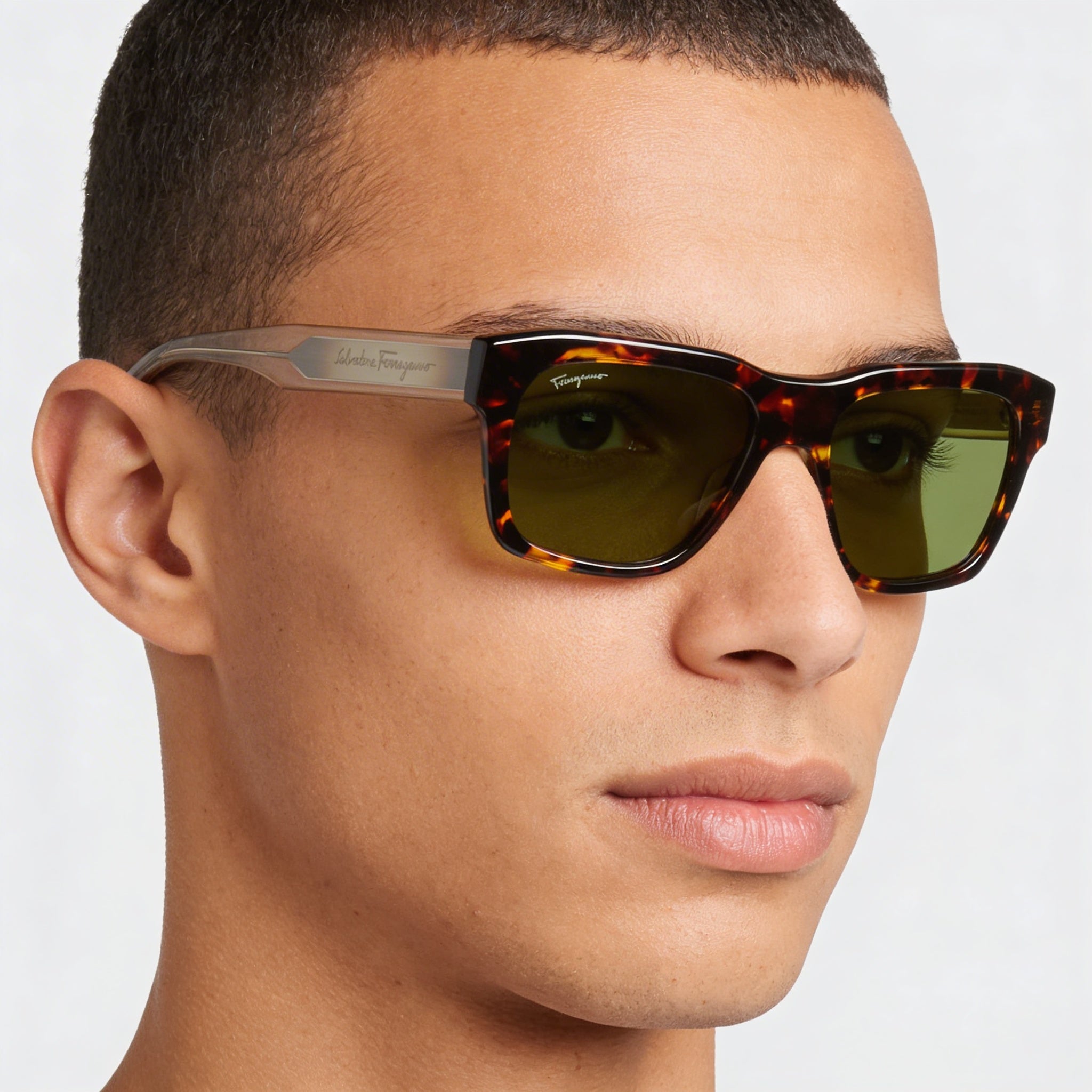 SALVATORE FERRAGAMO SF1087S Gafas de sol cuadradas para hombre de acetato tortuga oscuro con protección UV no polarizadas de 56 mm, Photo 3