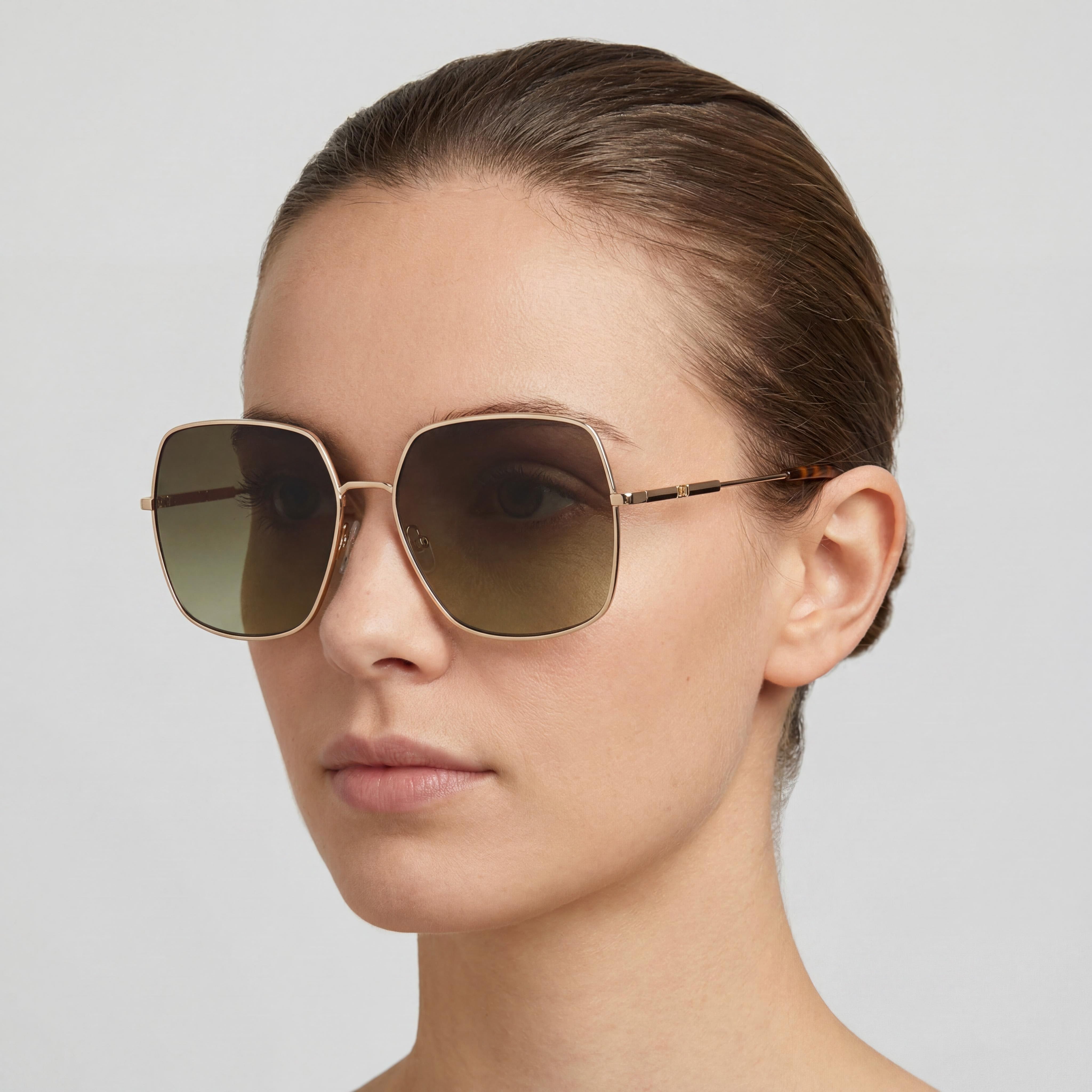 Carolina Herrera Casual Women's Sunglasses with Gold Nude Metal Frame, 60mm Lens Width, 16mm Bridge, 145mm Temples, Photo 4