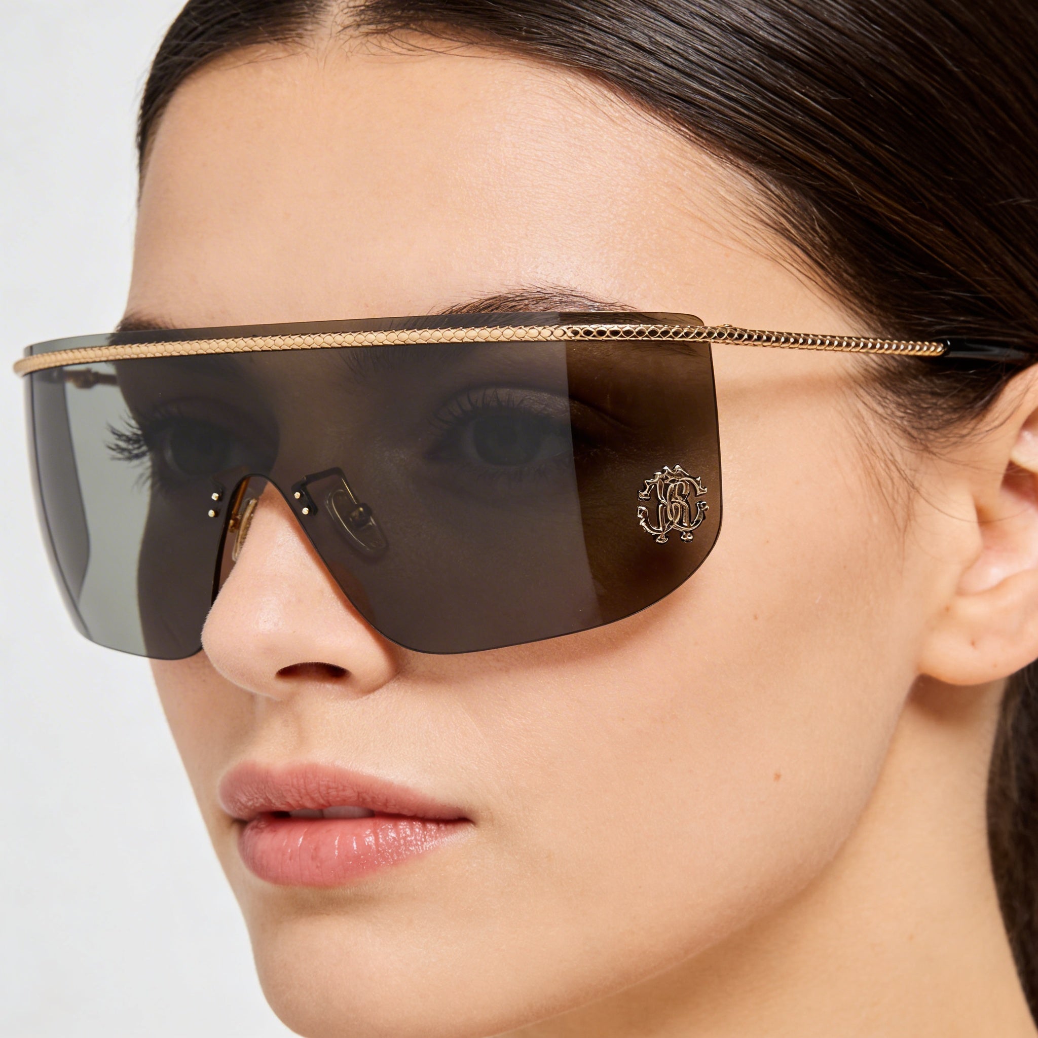 Roberto Cavalli SRC012M Gafas de sol modernas para mujer con montura de metal brillante oro rosado, lentes de policarbonato y protección UV de 99mm, Photo 4