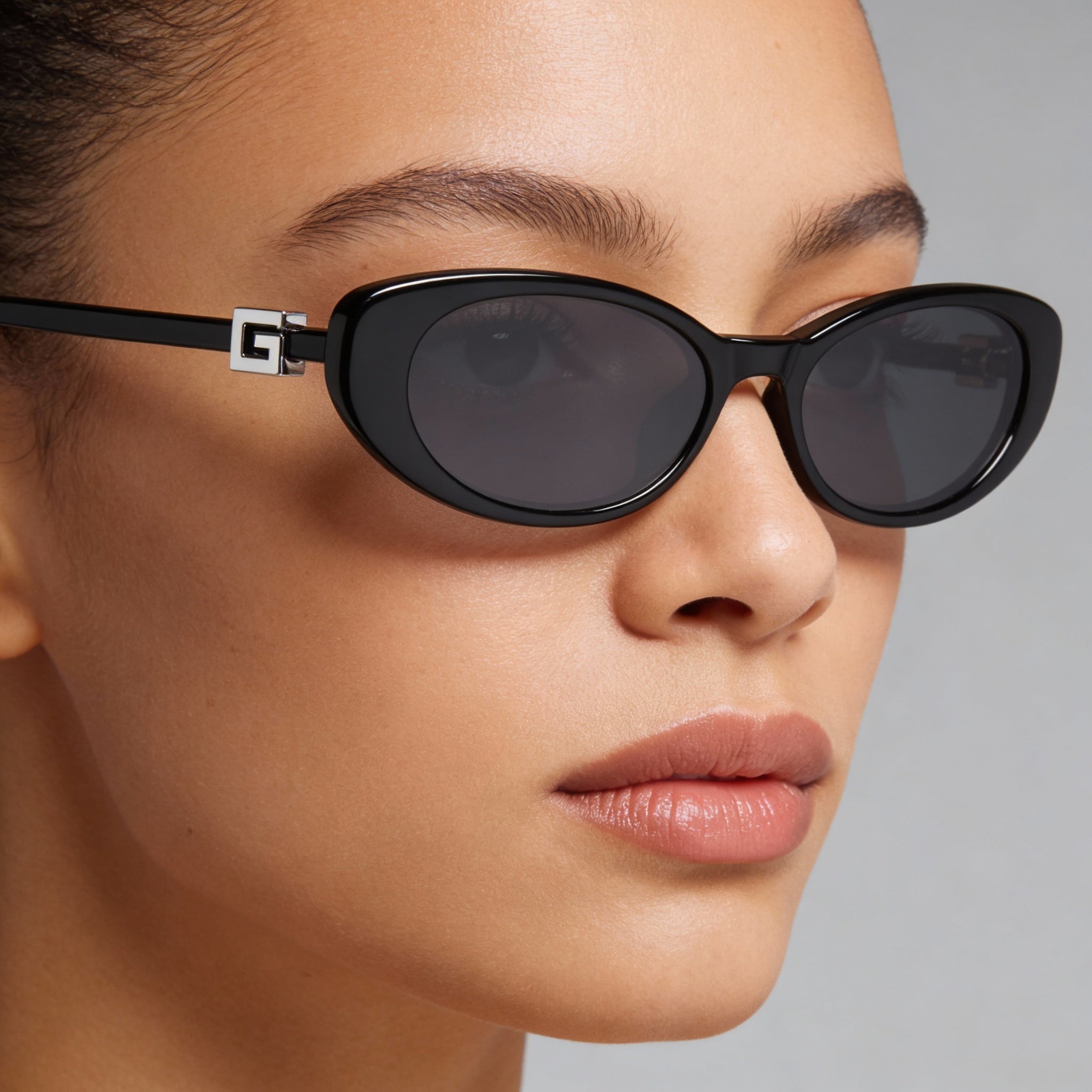 Gucci Women's Casual Black Grey Plastic Frame Sunglasses with Black Grey Composite Lenses 52mm Lens Width, Photo 3