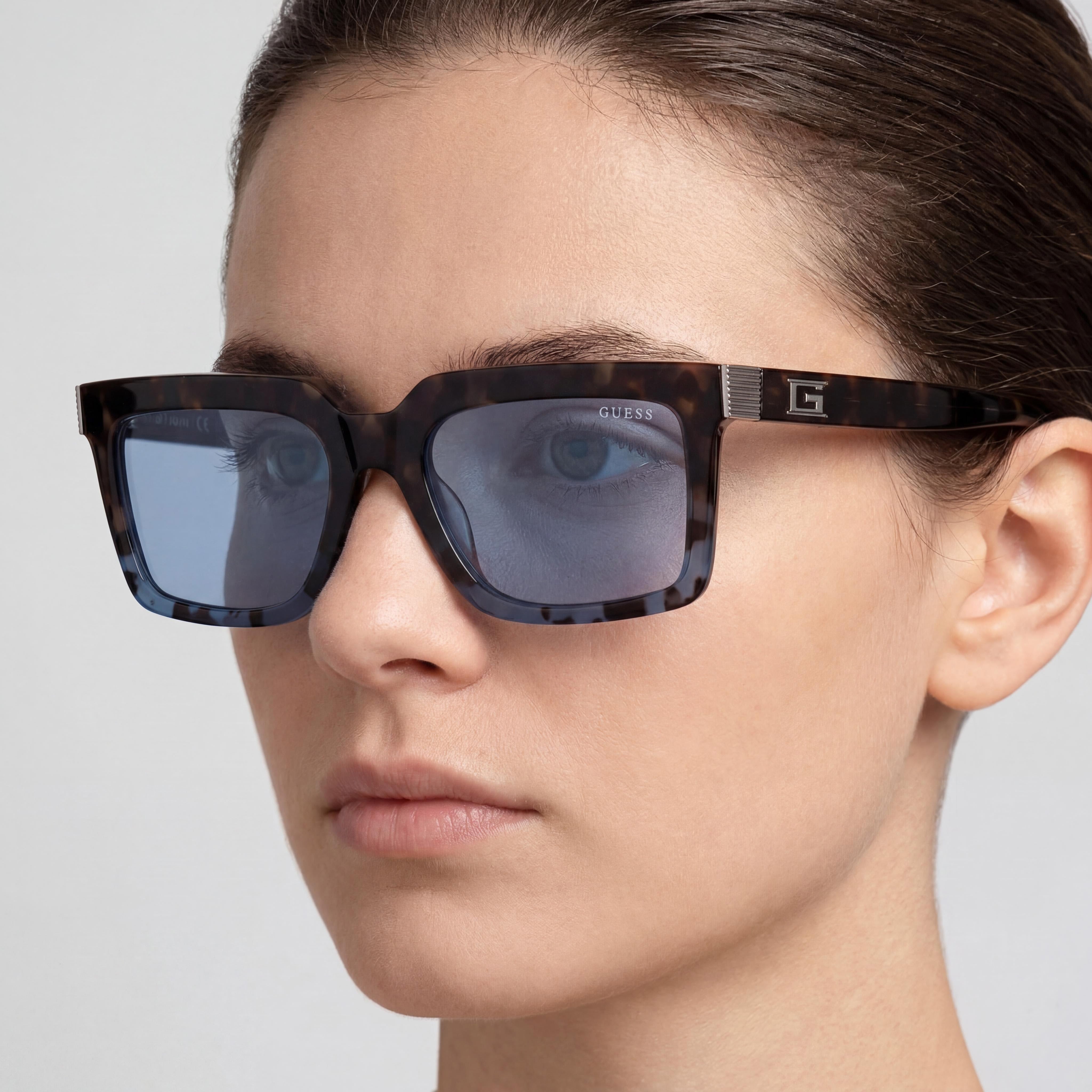 GUESS Gu00213 Havana Azul Gafas Unisex con Montura de Plástico, Lentes de Policarbonato Azules No Polarizadas y Protección UV 55mm, Photo 4