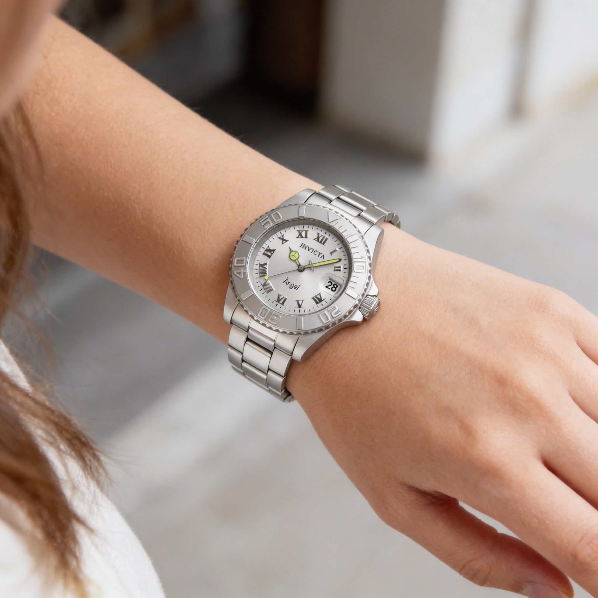 Reloj Invicta para mujer, de acero inoxidable, esfera plateada, cuarzo, resistente al agua hasta 20 bares, con brillantina en la oscuridad y marcas en el bisel., Photo 4