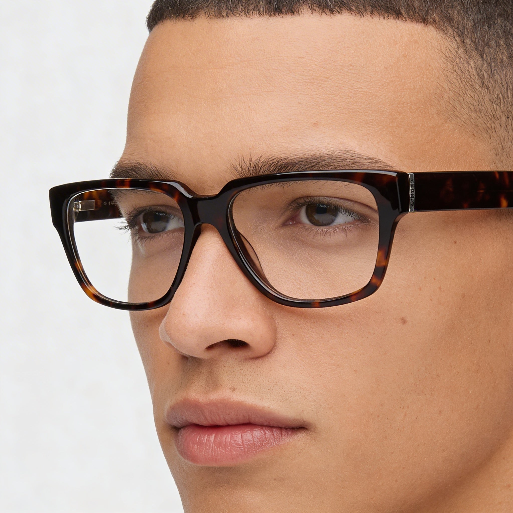 GUESS Men's Gu50150 Dark Havana Plastic Frame Clear Lenses Eyewear (55mm Lens, 16mm Bridge, 145mm Temple), Photo 4